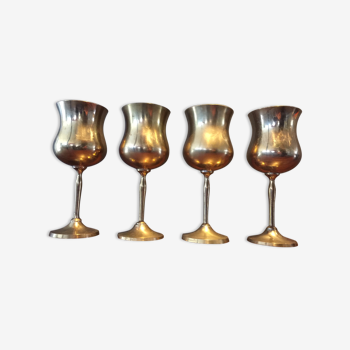 4 glasses of brass wines