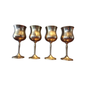 4 glasses of brass wines