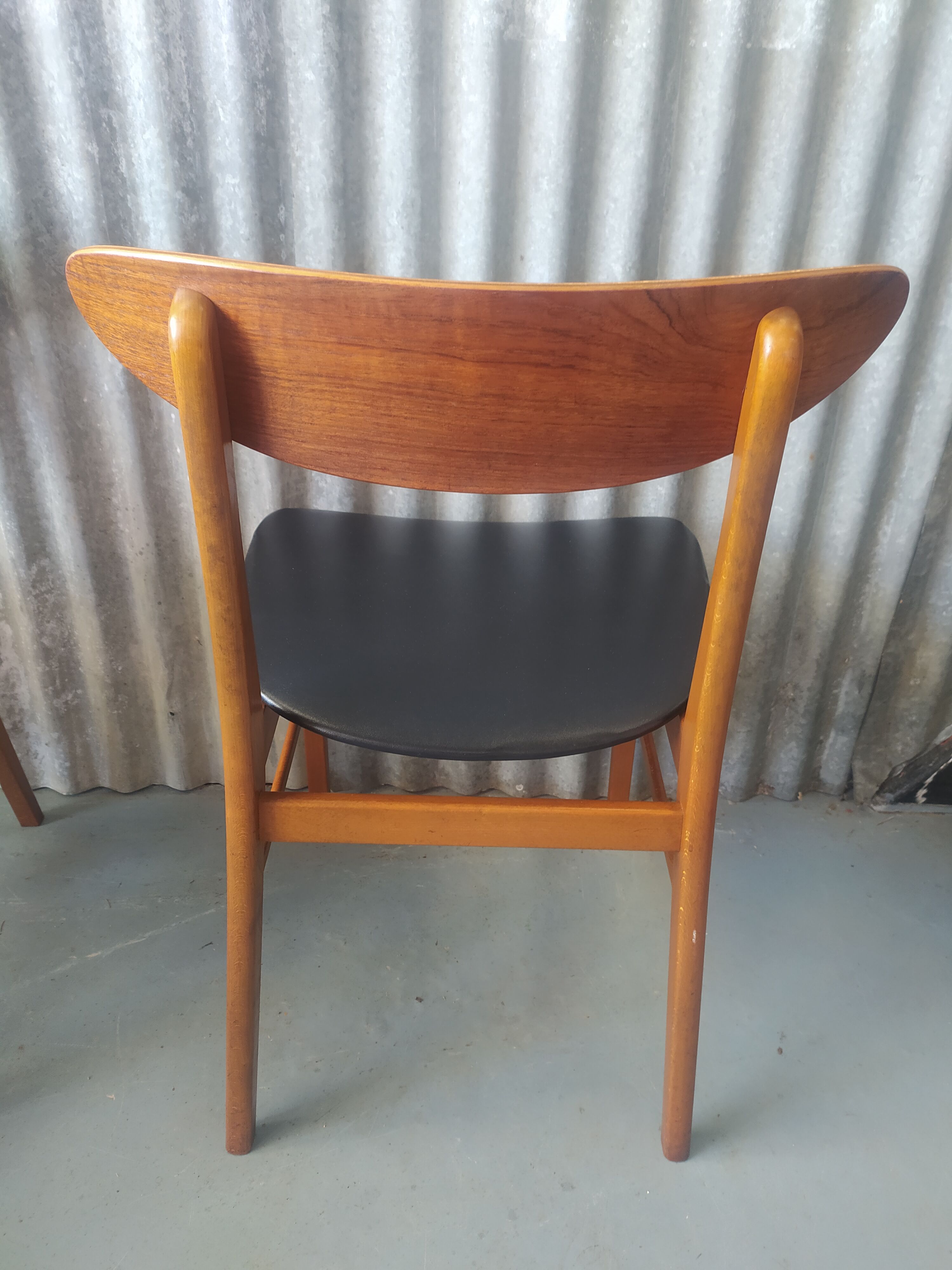 Suite de 6 chaises n°210 en teck Farstrup Mobel