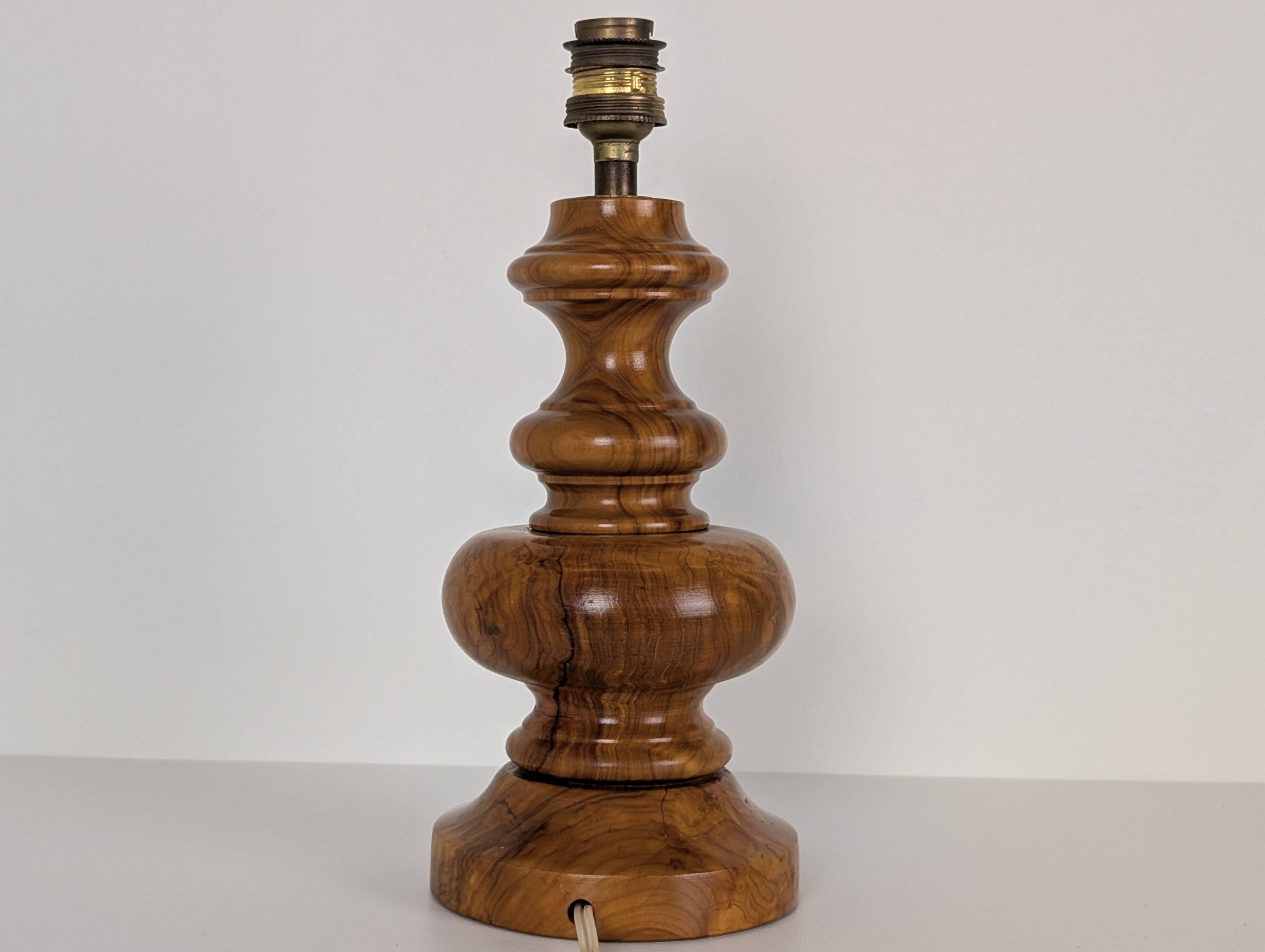 Lampe en bois tourné