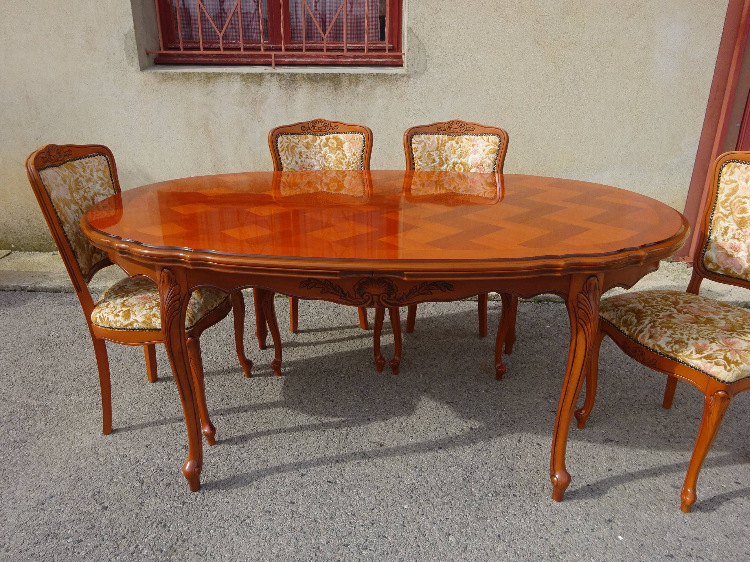 Table ovale avec rallonges, style Louis XV
