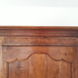 Armoire ancienne ou homme debout