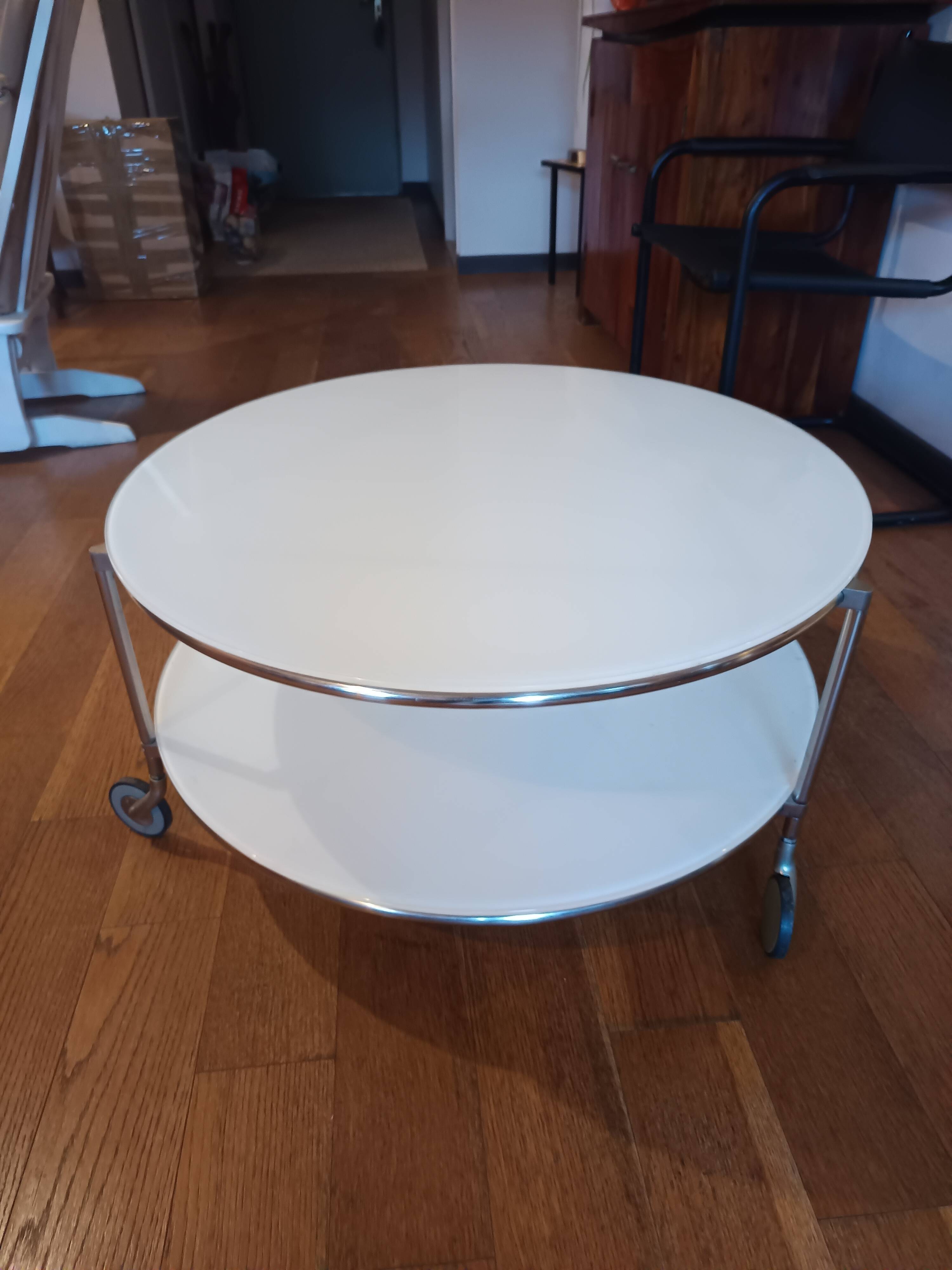 Table basse STRIND par Ehlen Johansson pour IKEA, verre opalin et chrome