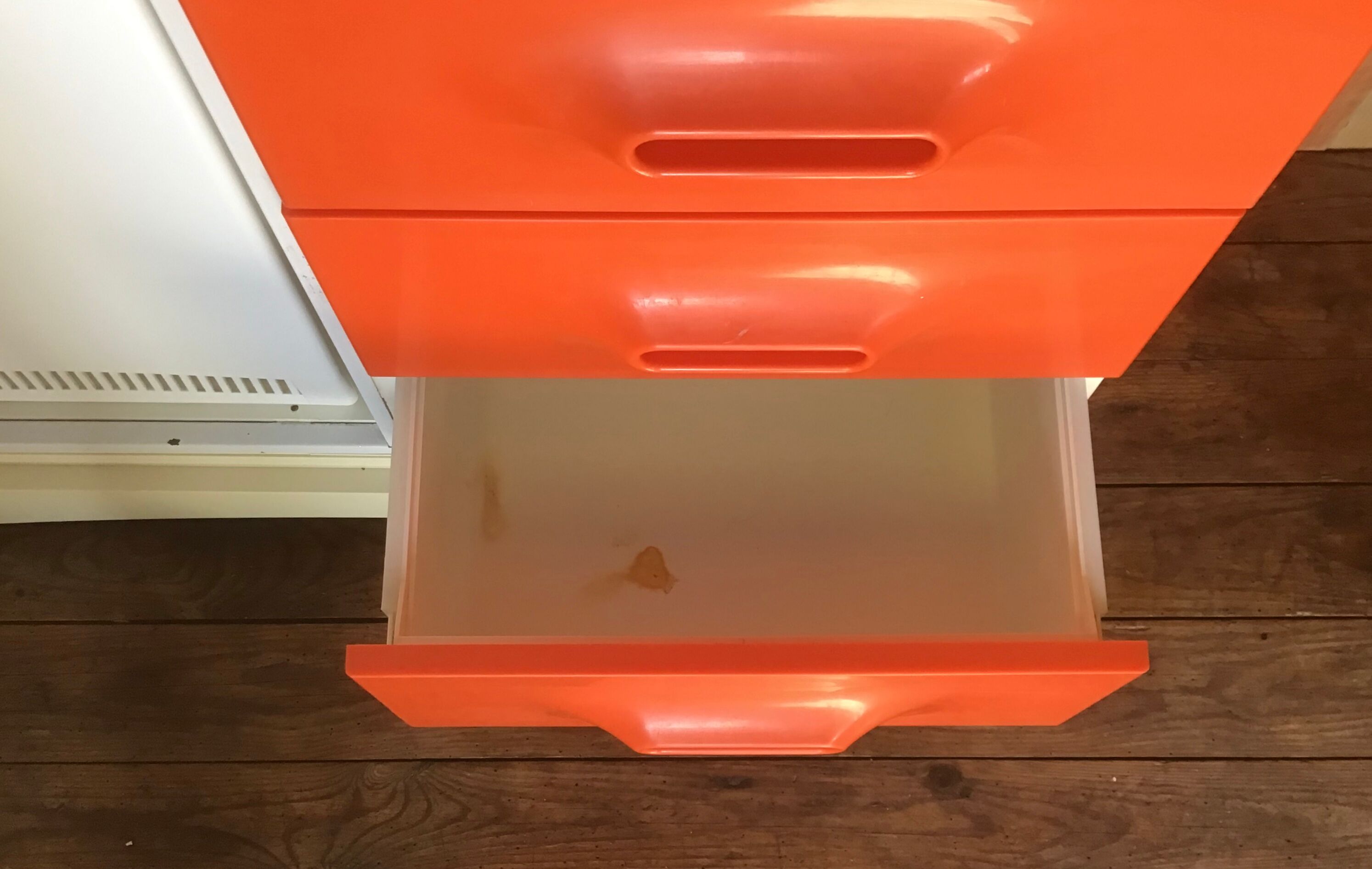 Bathroom furniture distributed by Prisunic