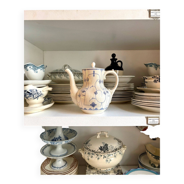 Cafetière Sarreguemines en faïence blanche et bleue, service ''Copenhague'' - début XXème