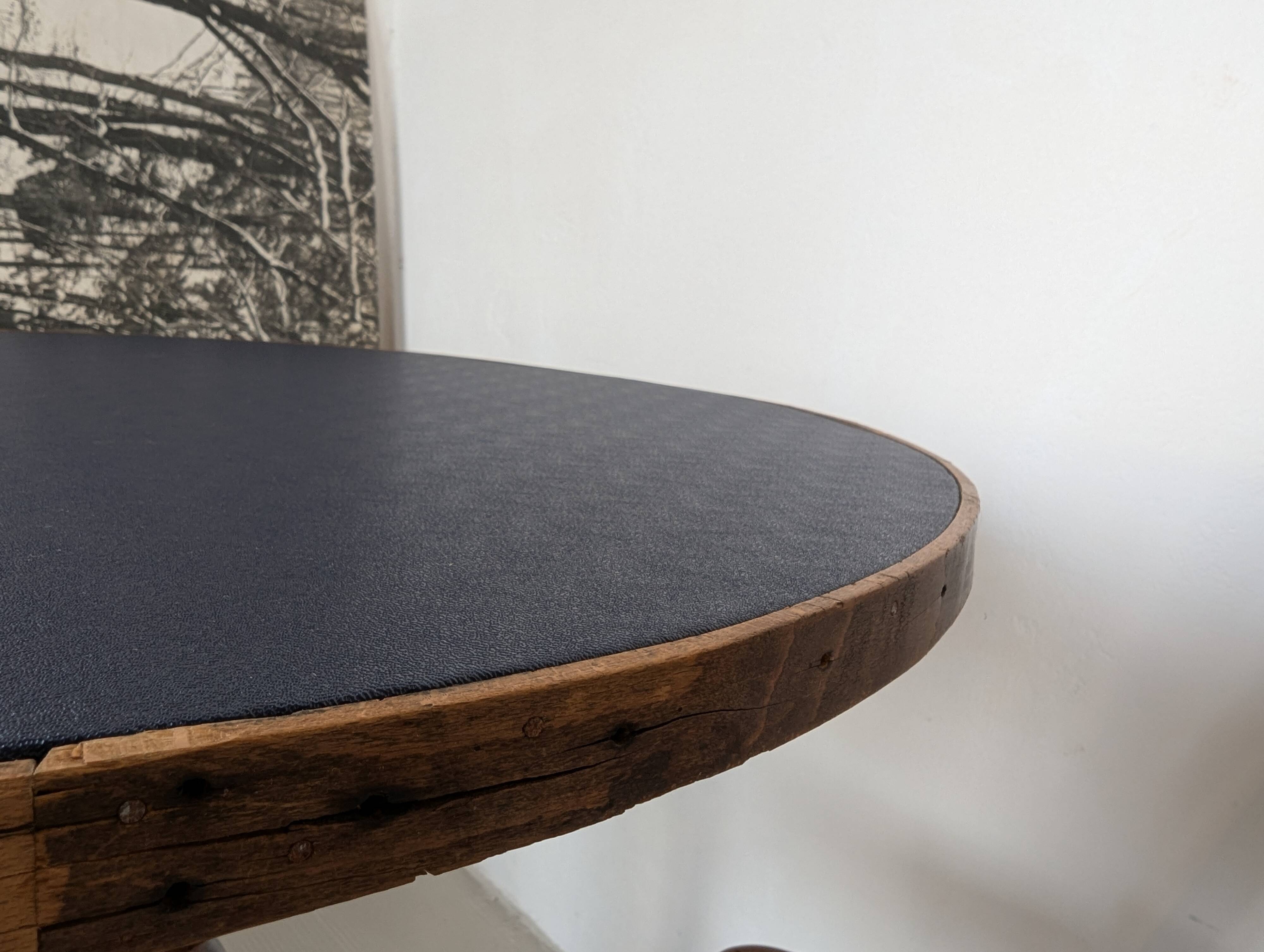 Table d'appoint ronde, pied en chêne tourné