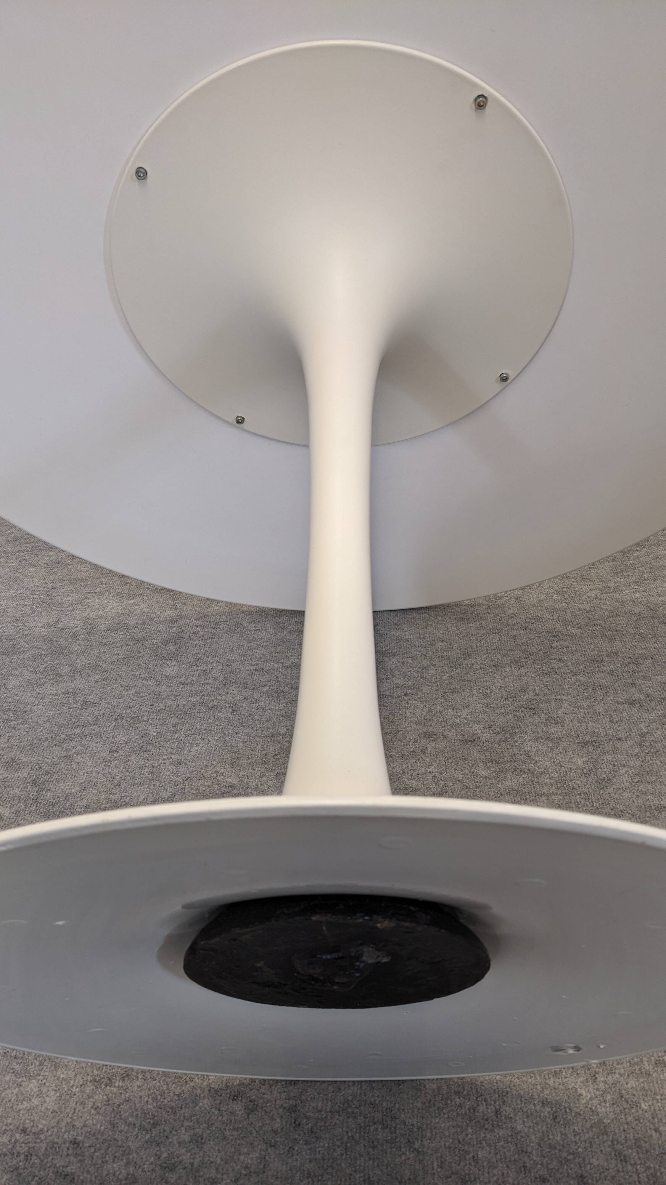 Space Age tulip round table by Maurice Burke for Arkana, 1960s-70s