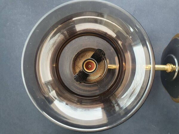 Paire d'appliques en laiton doré et verre fumé anciennes