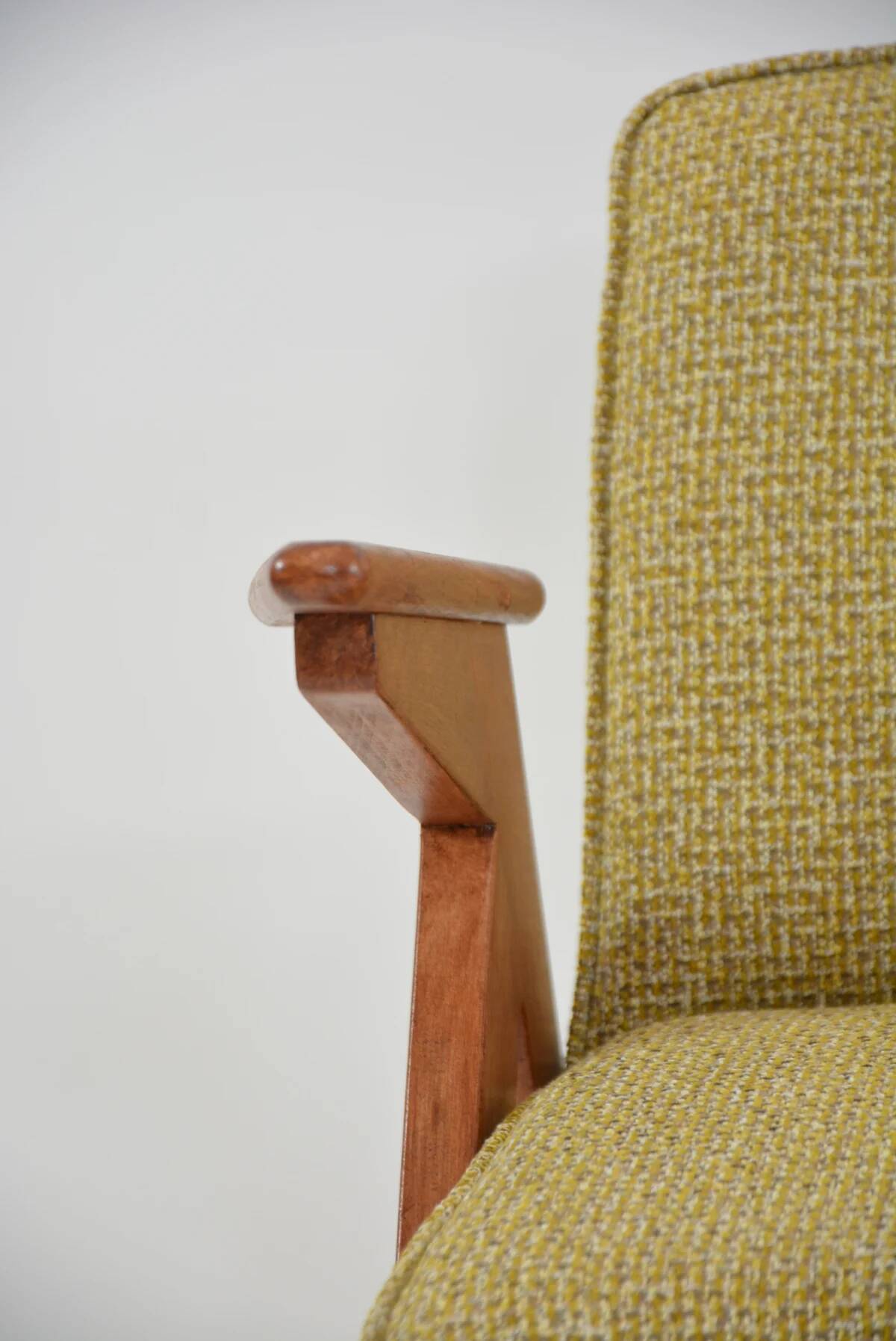 Mottled yellow Bunny chair