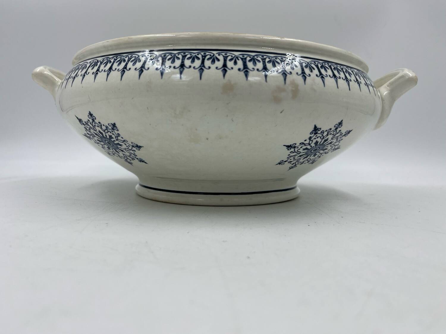 Vegetable dish, salad bowl, soup tureen, ceramic from Saint Amand.