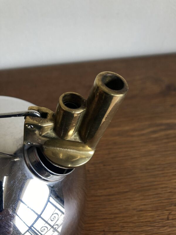 Bouilloire Alessi 1980 par Richard Sapper post moderne