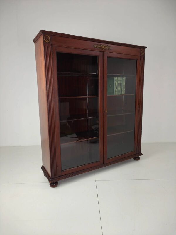 Bibliothèque vitrée en acajou du XXe siècle