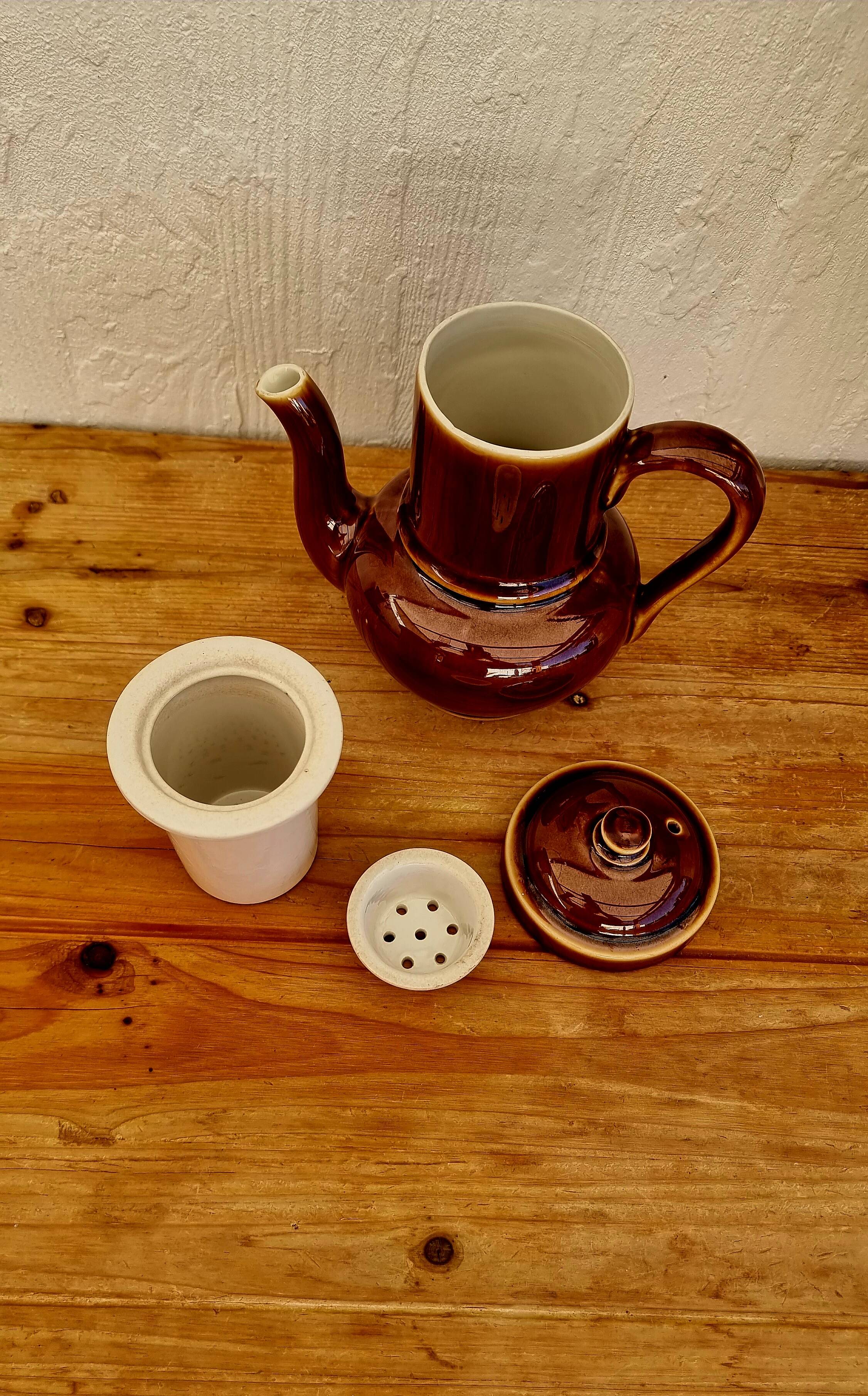 Cafetière en céramique marron vintage