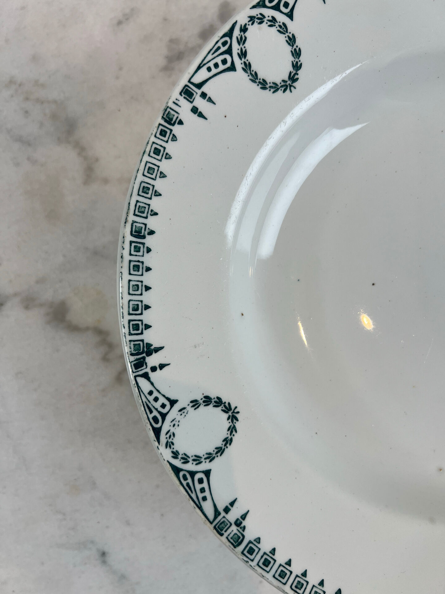 Set of 7 deep plates in earthenware, decorated with a green frieze.
