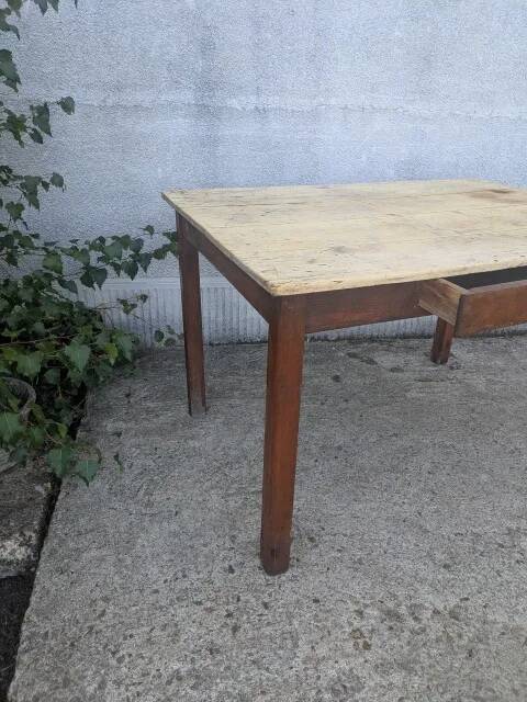 Farm table