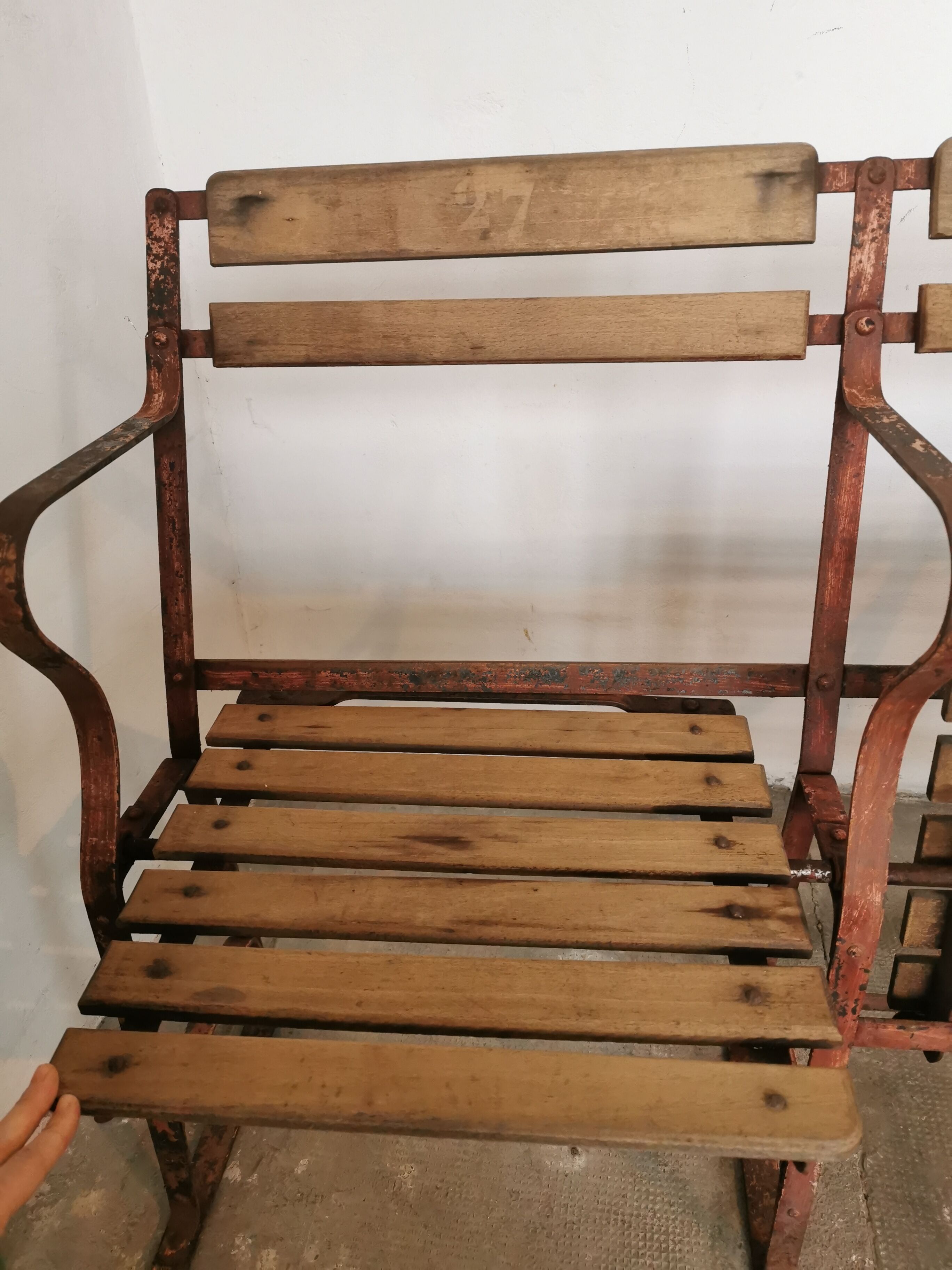 Theatre bench, folding seats