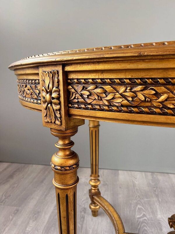 Table ovale de style Louis XVI à plateau en marbre, XIXe siècle