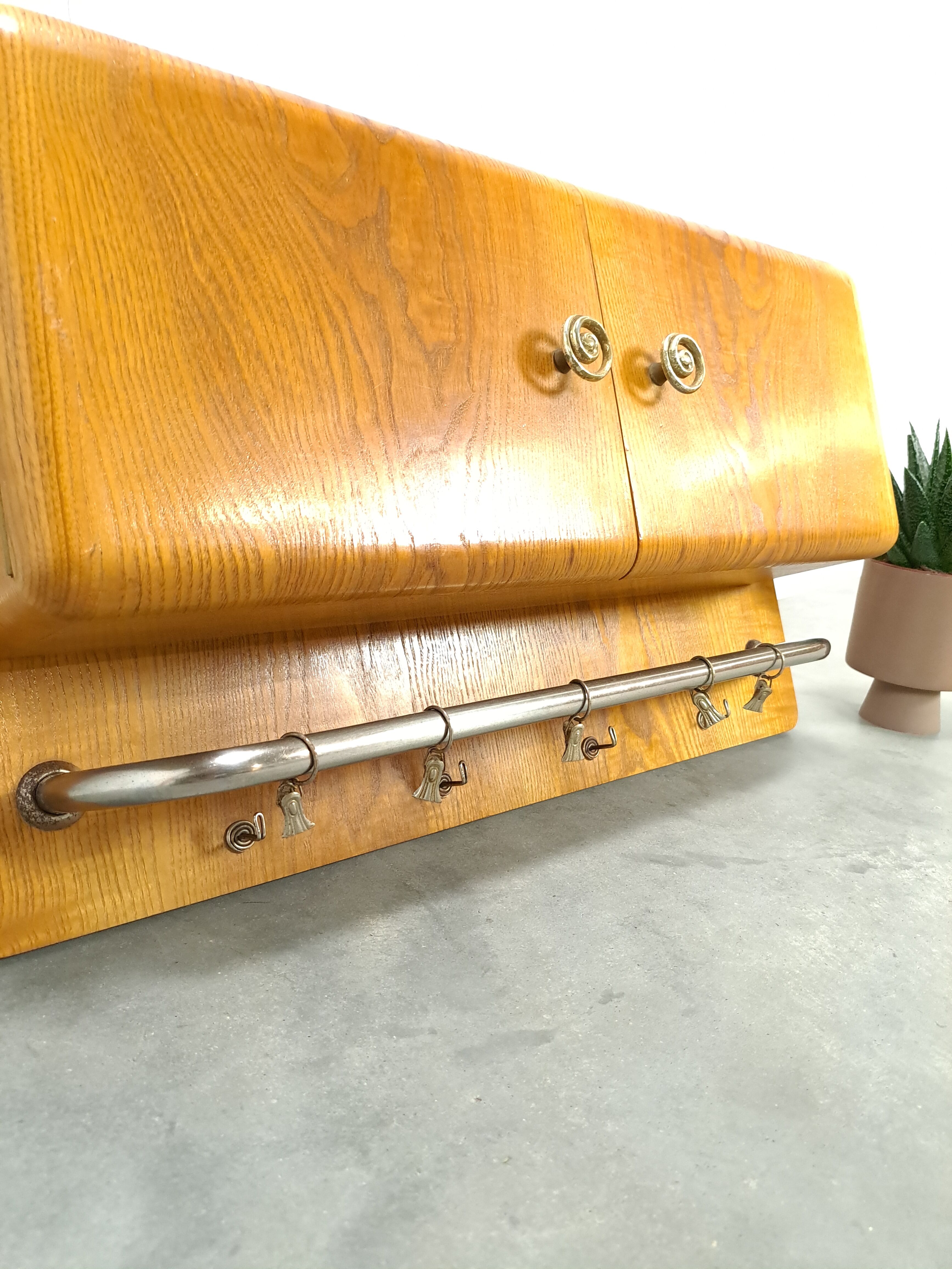 Porte serviette d’armoire de cuisine murale en bois vintage