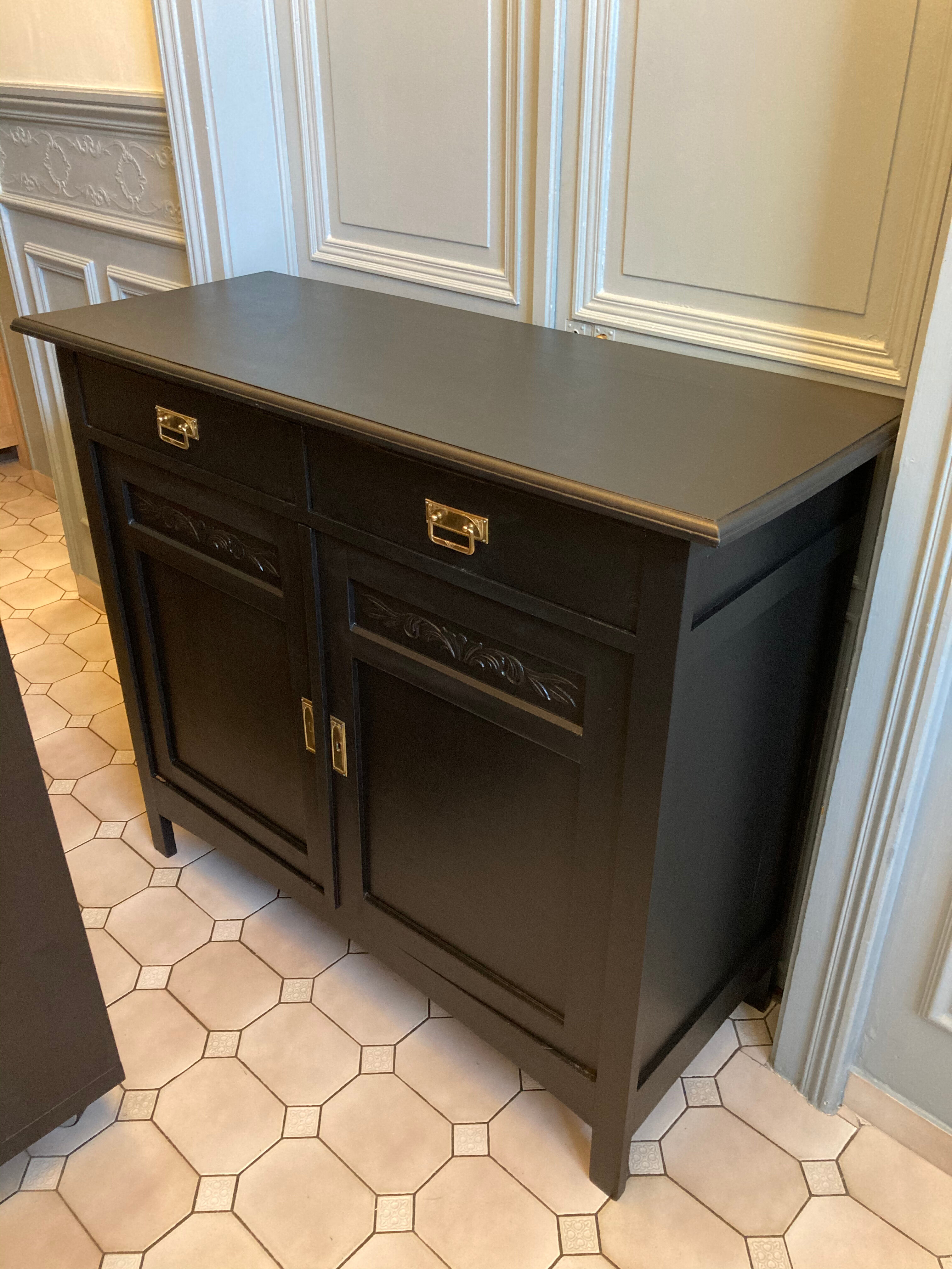 Art-deco period oak commodus