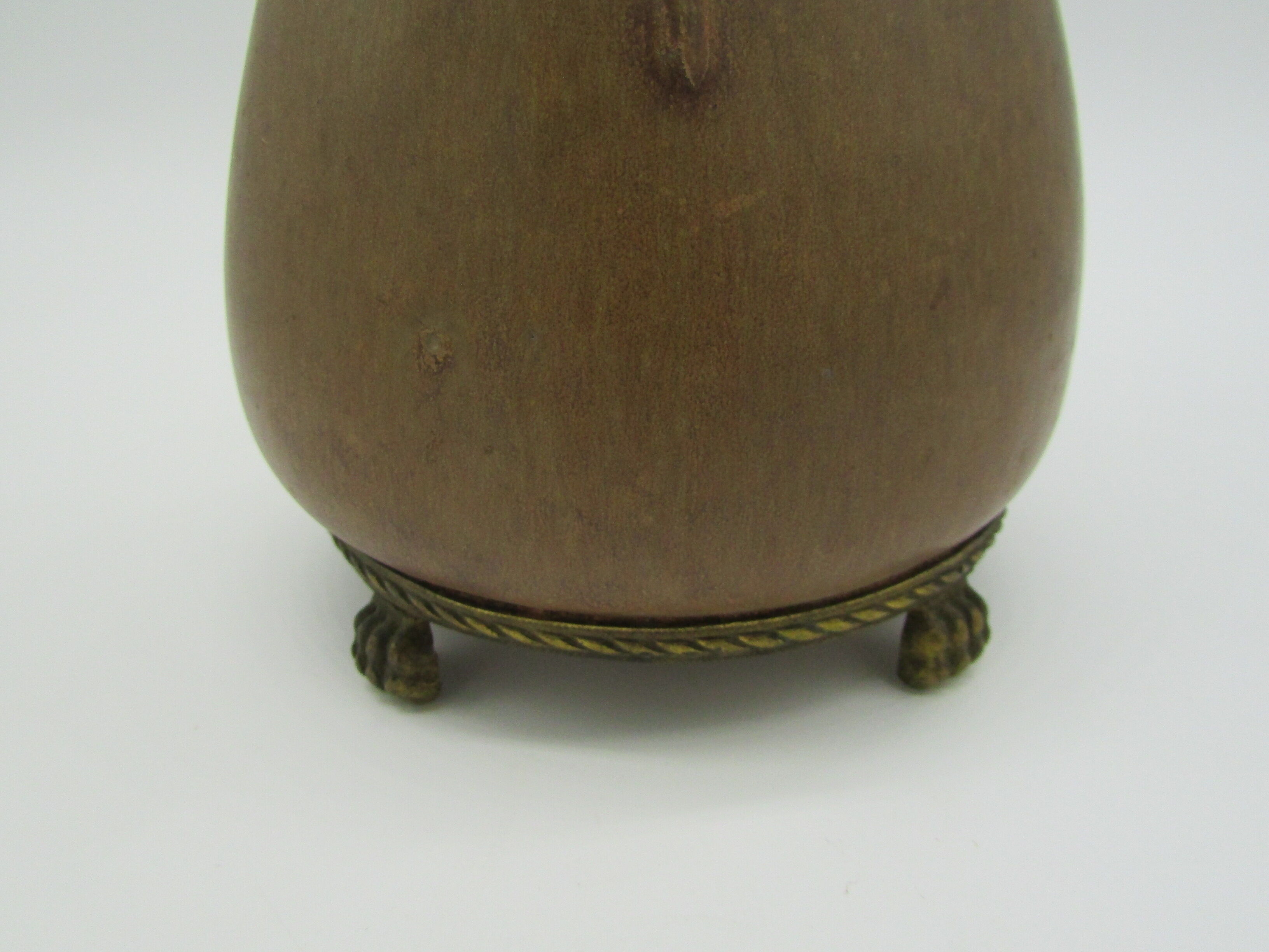 Denbac pitcher mounts lion paws