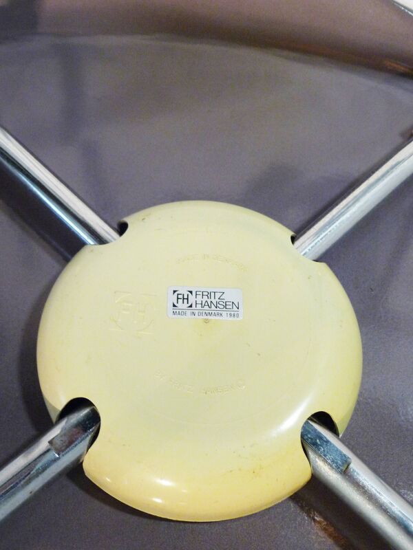 Fauteuil modèle 3207 d'Arne Jacobsen