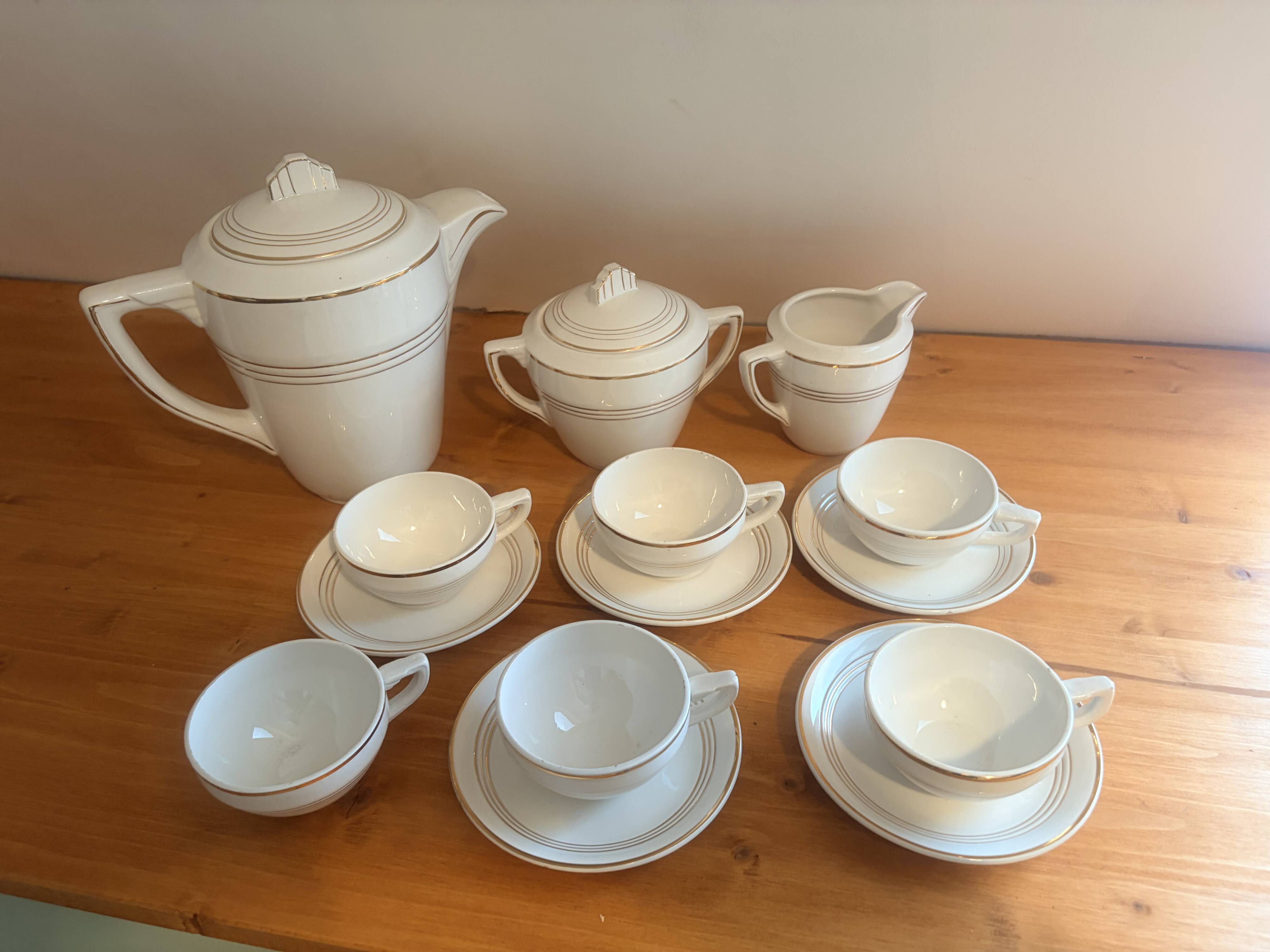 Service à café de Céranord à liseré doré 220574