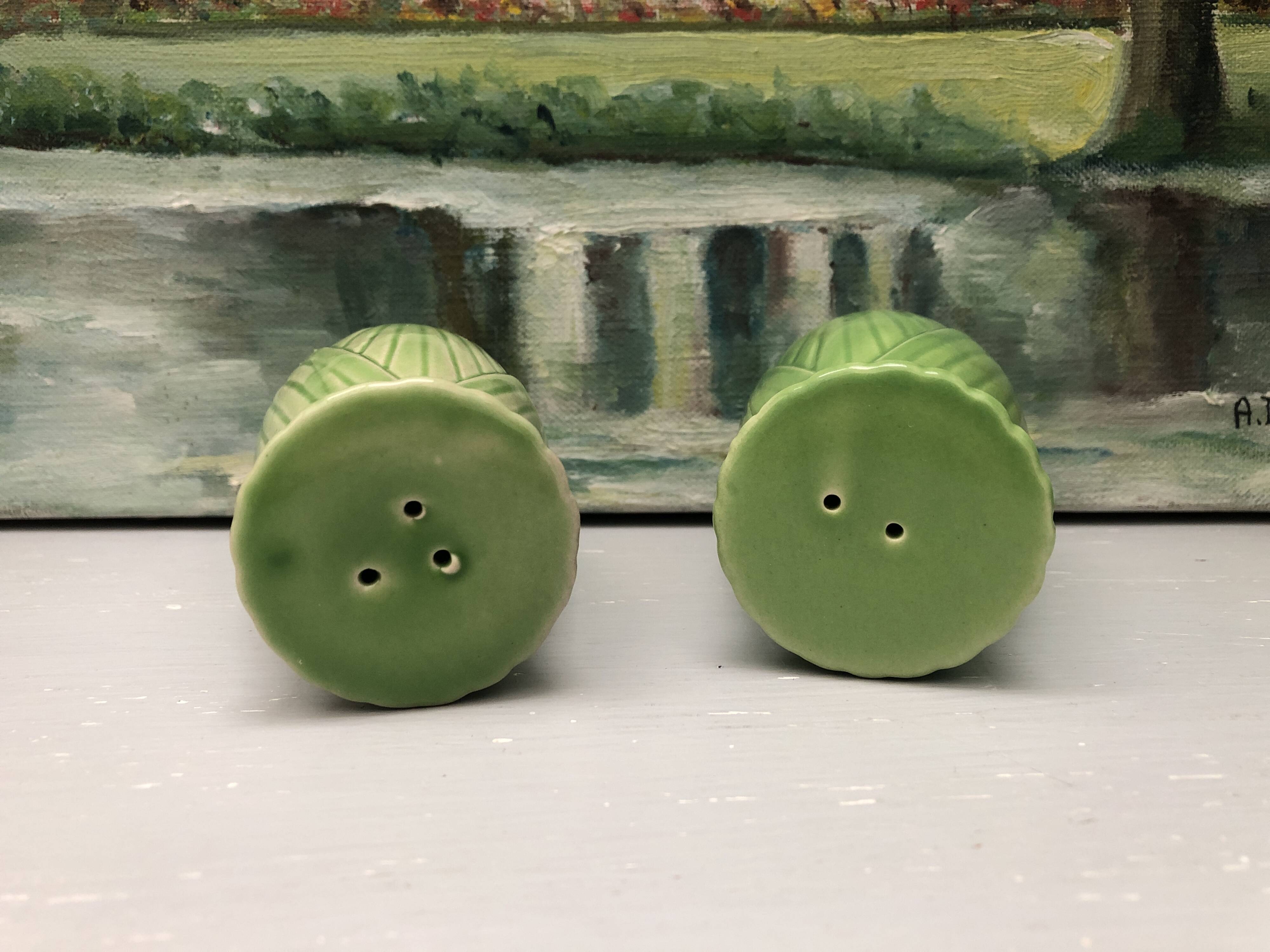 Duo salière poivrier en barbotine verte