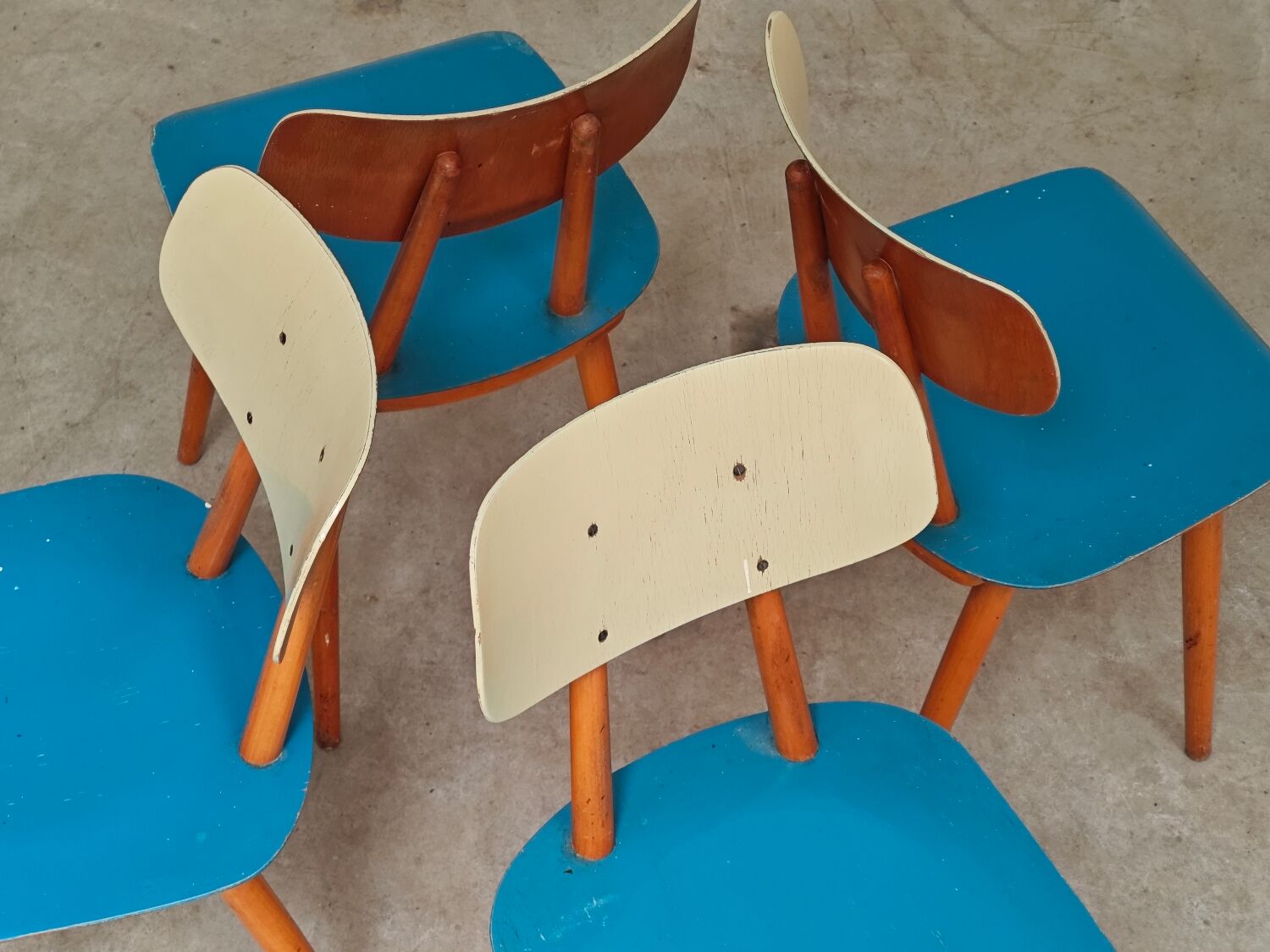 Set of 4 wooden chairs TON Bystrice Thonet blue