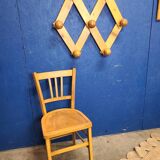 Vintage accordion coat rack in pine circa 1950