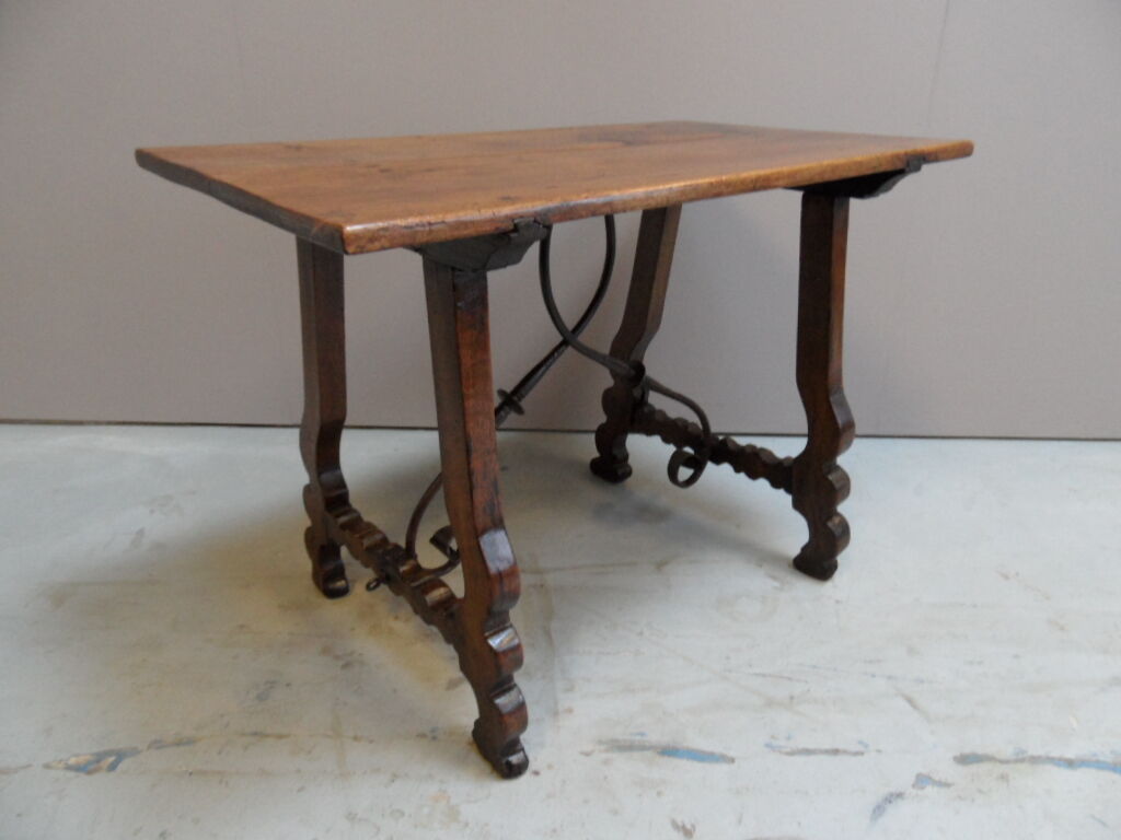 Table d’appoint espagnole antique