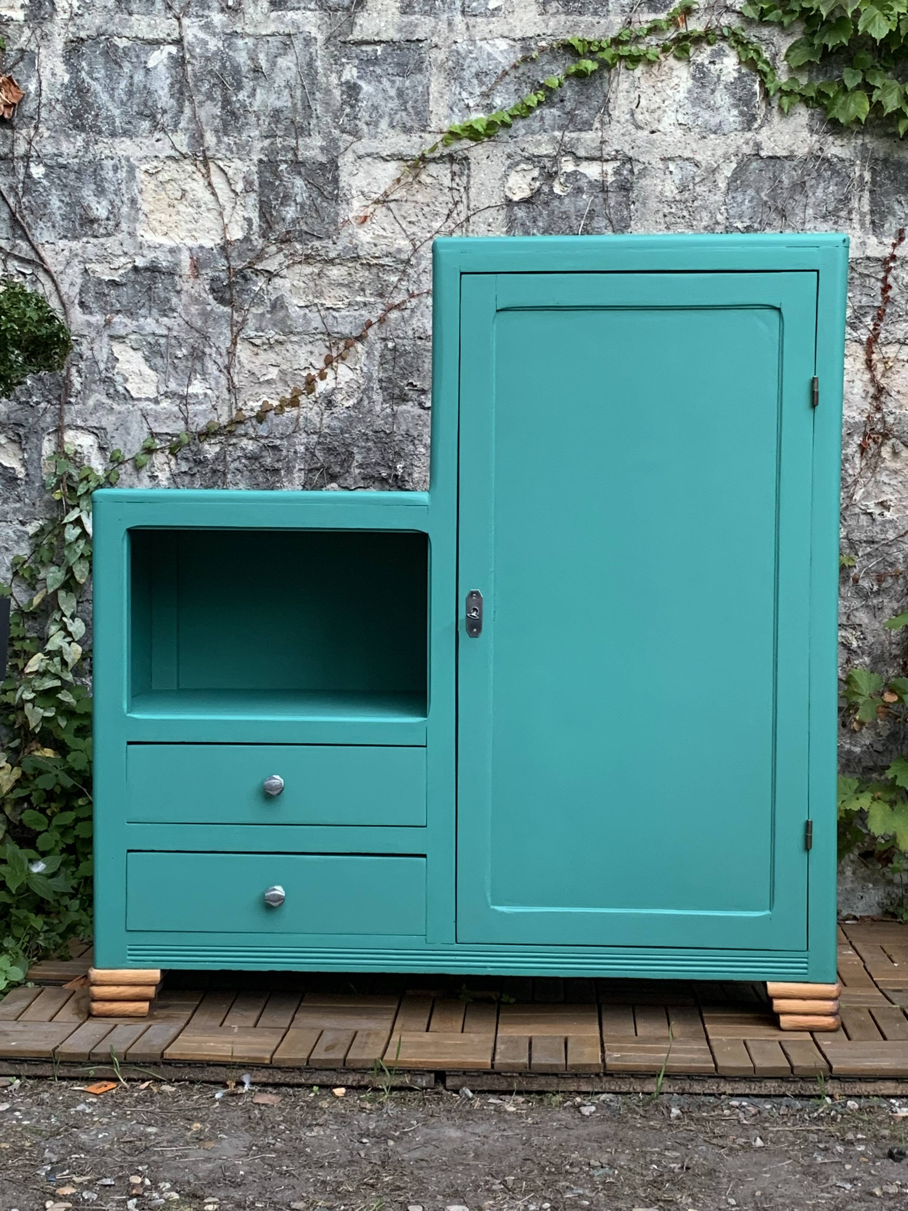 Asymmetrical Parisian wardrobe 1930