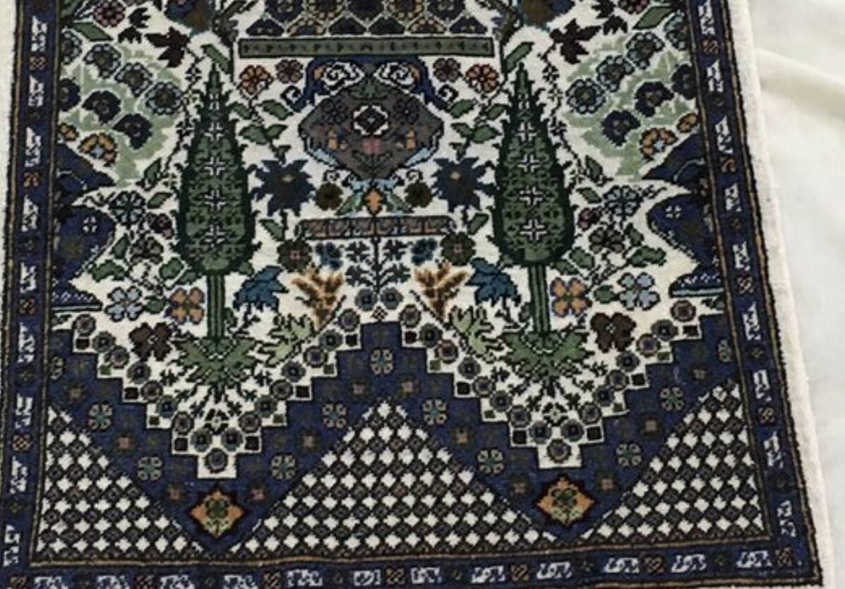 Table Hand-knotted rug in natural silk