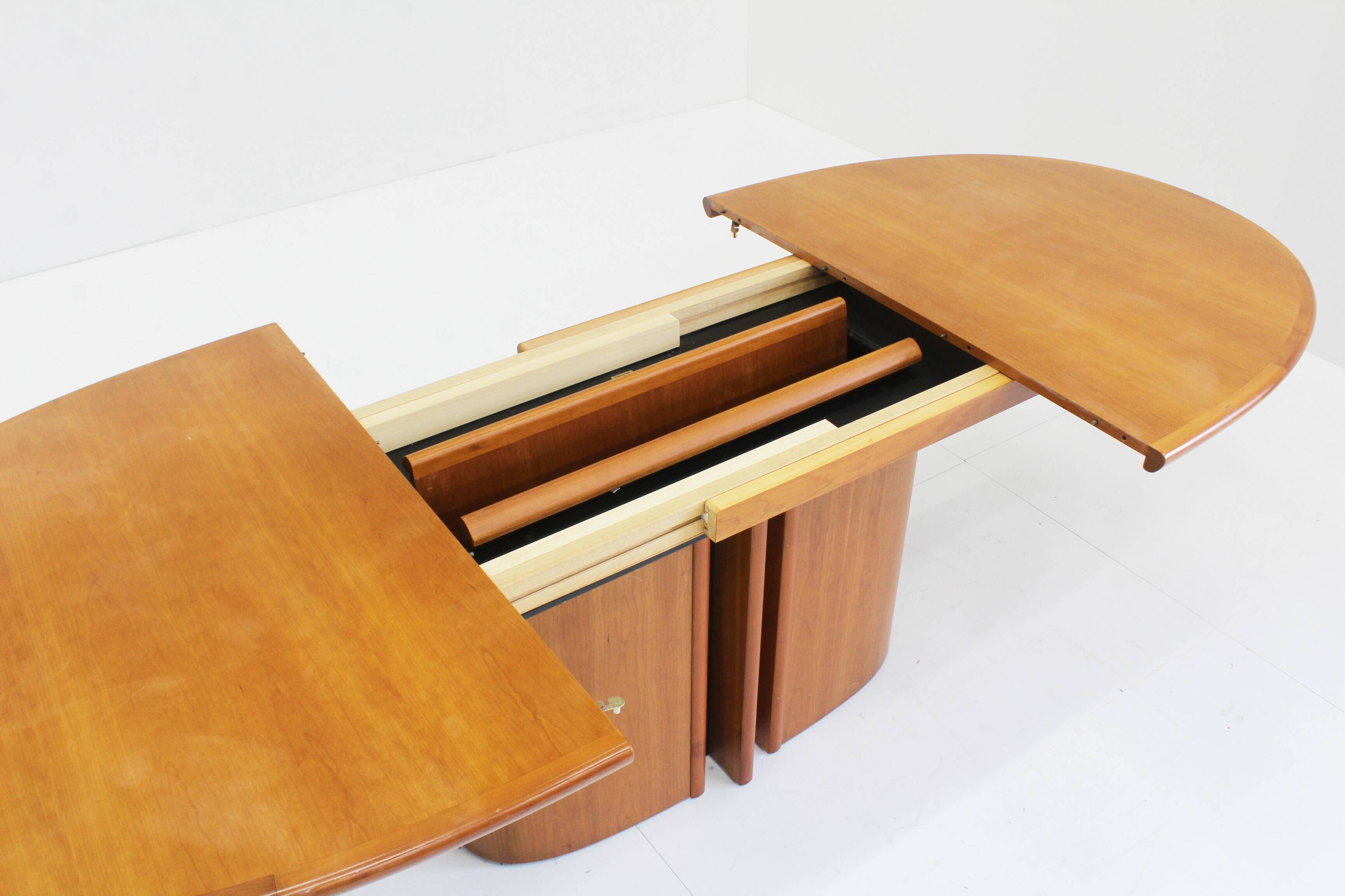 Skovby Danish extendable danish dining table