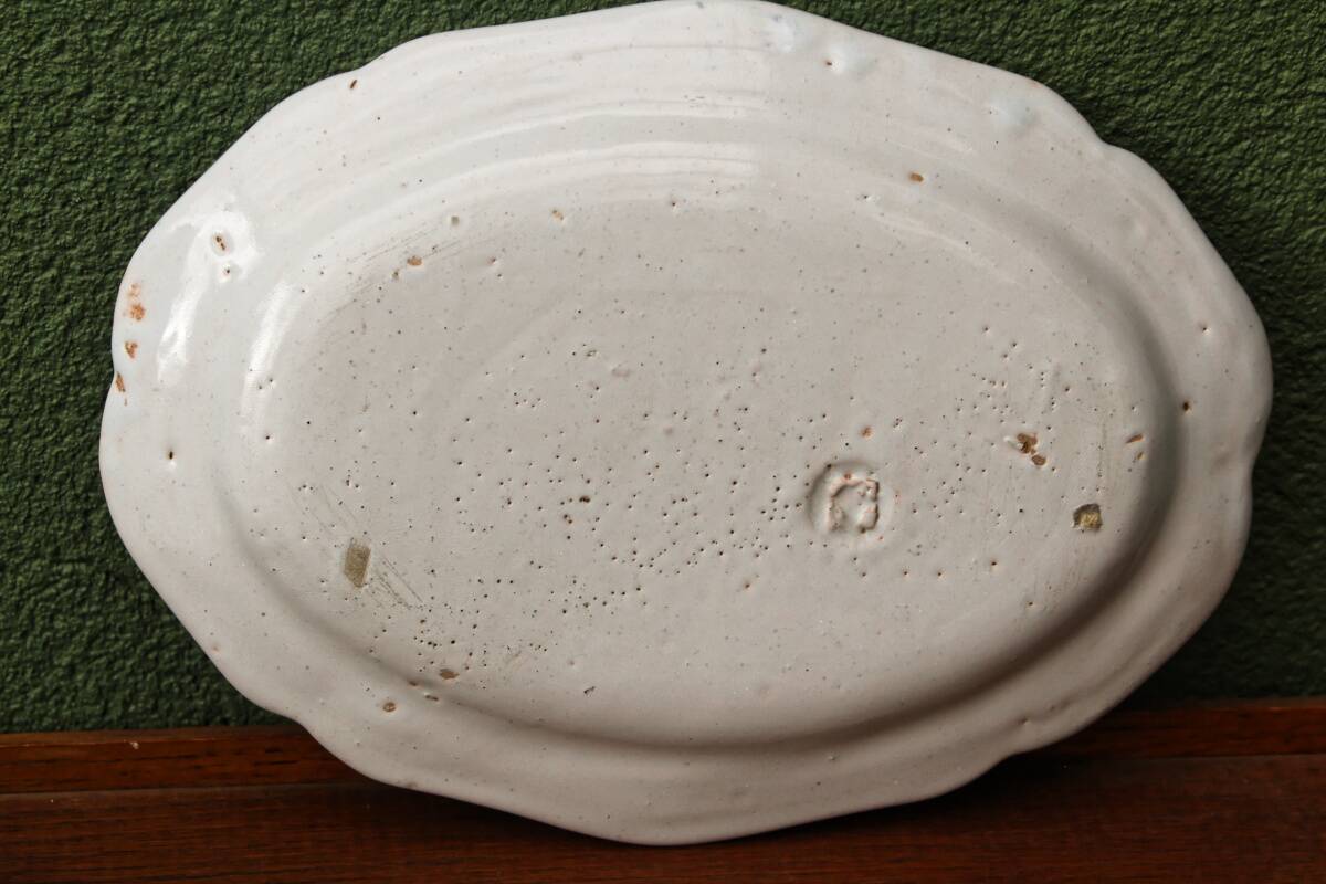 Plat ovale en faïence de Nevers