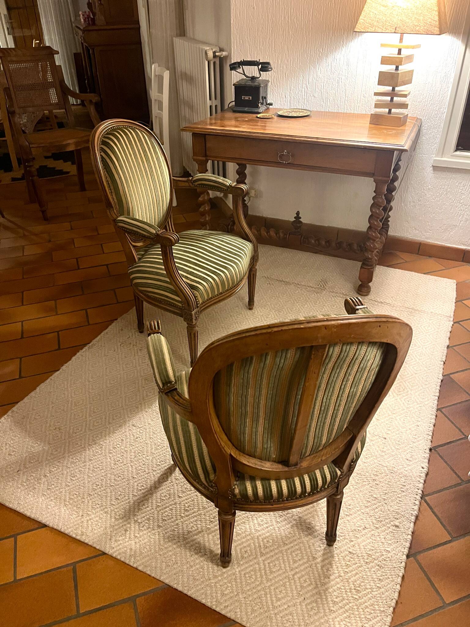 Paire fauteuils bergères style Louis XVI