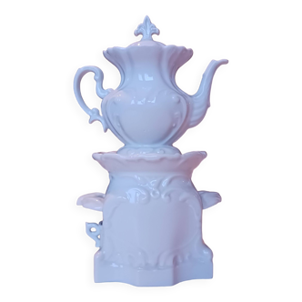 tisanière en porcelaine blanche