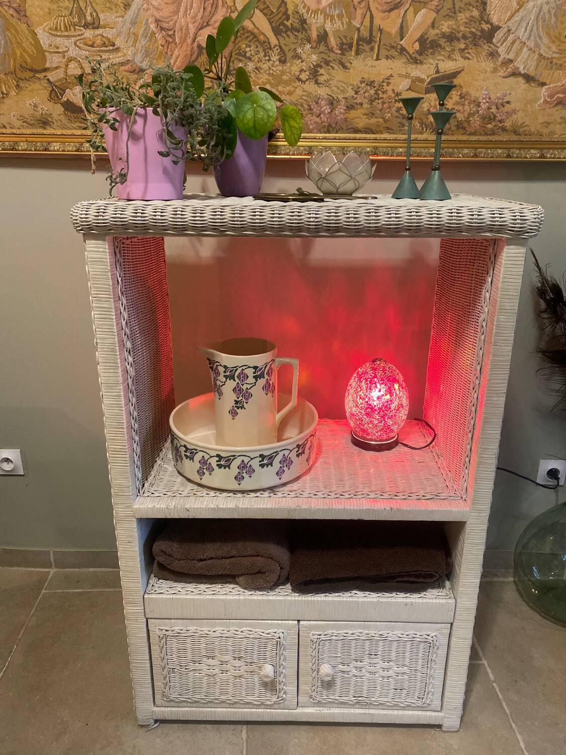 Meuble vintage en osier blanc