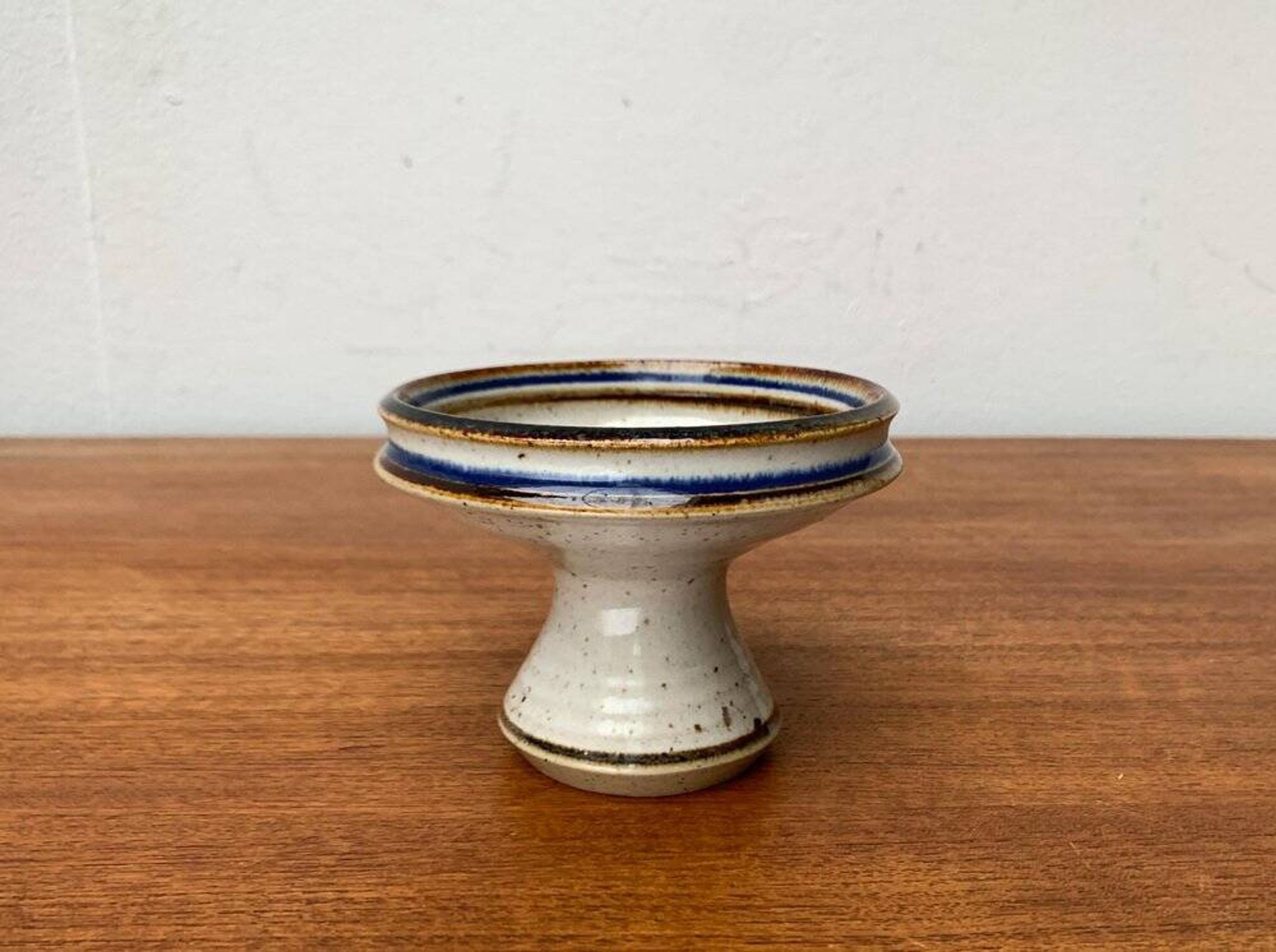 Mid-century Danish studio pottery bowl by Marianne Stark for Michael Andersen, 1960s.