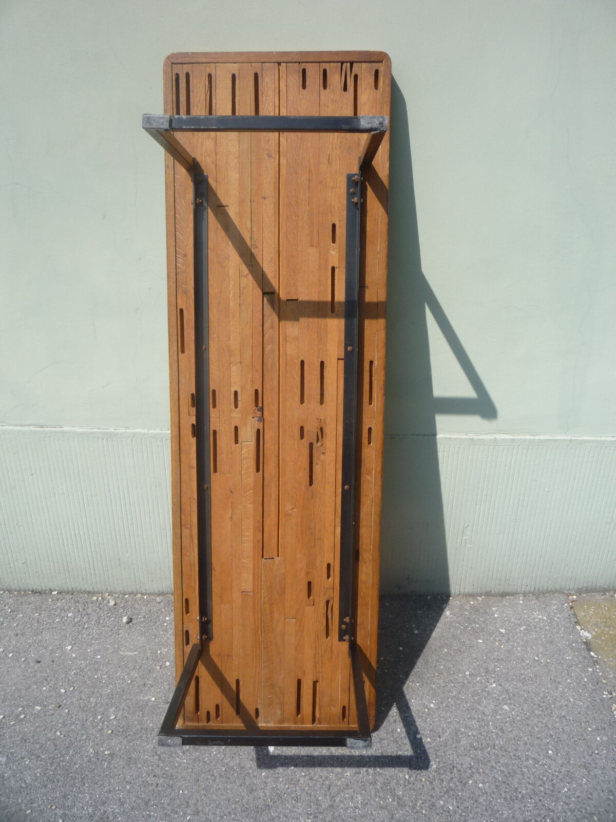 Table basse style banc métal et chêne vers 1950