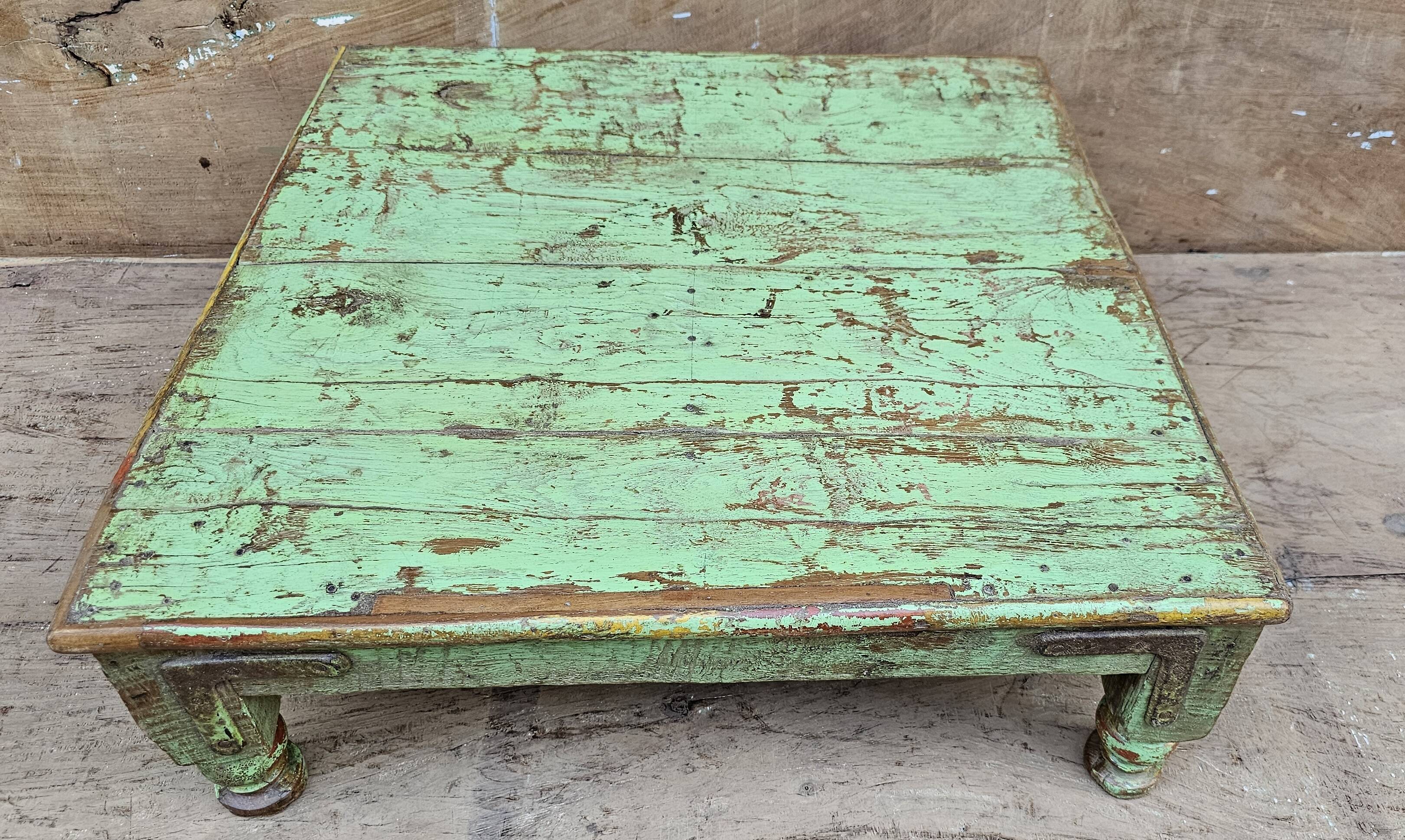 Ancienne table à thé en teck birman