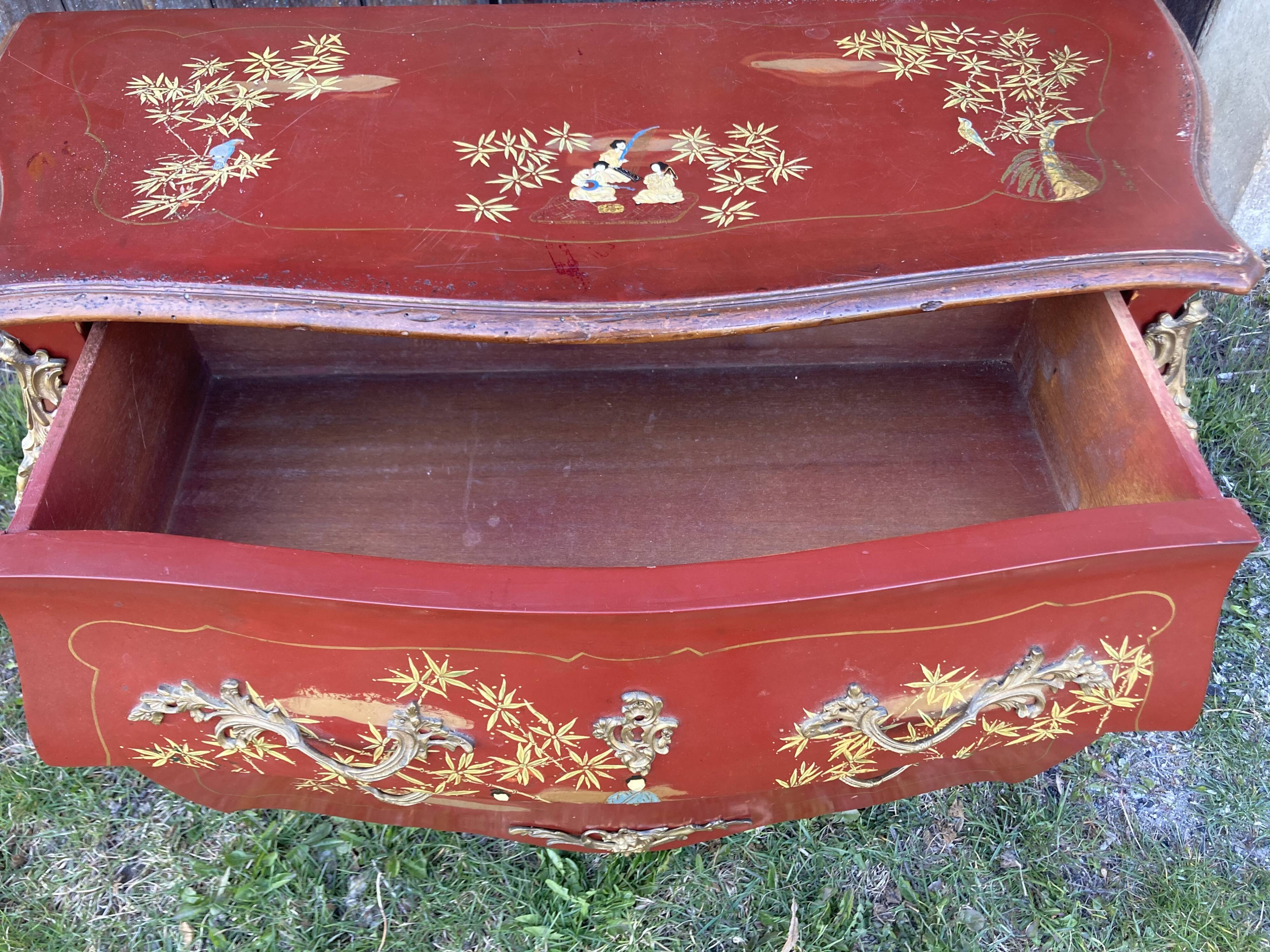 Commode galbée louis XV