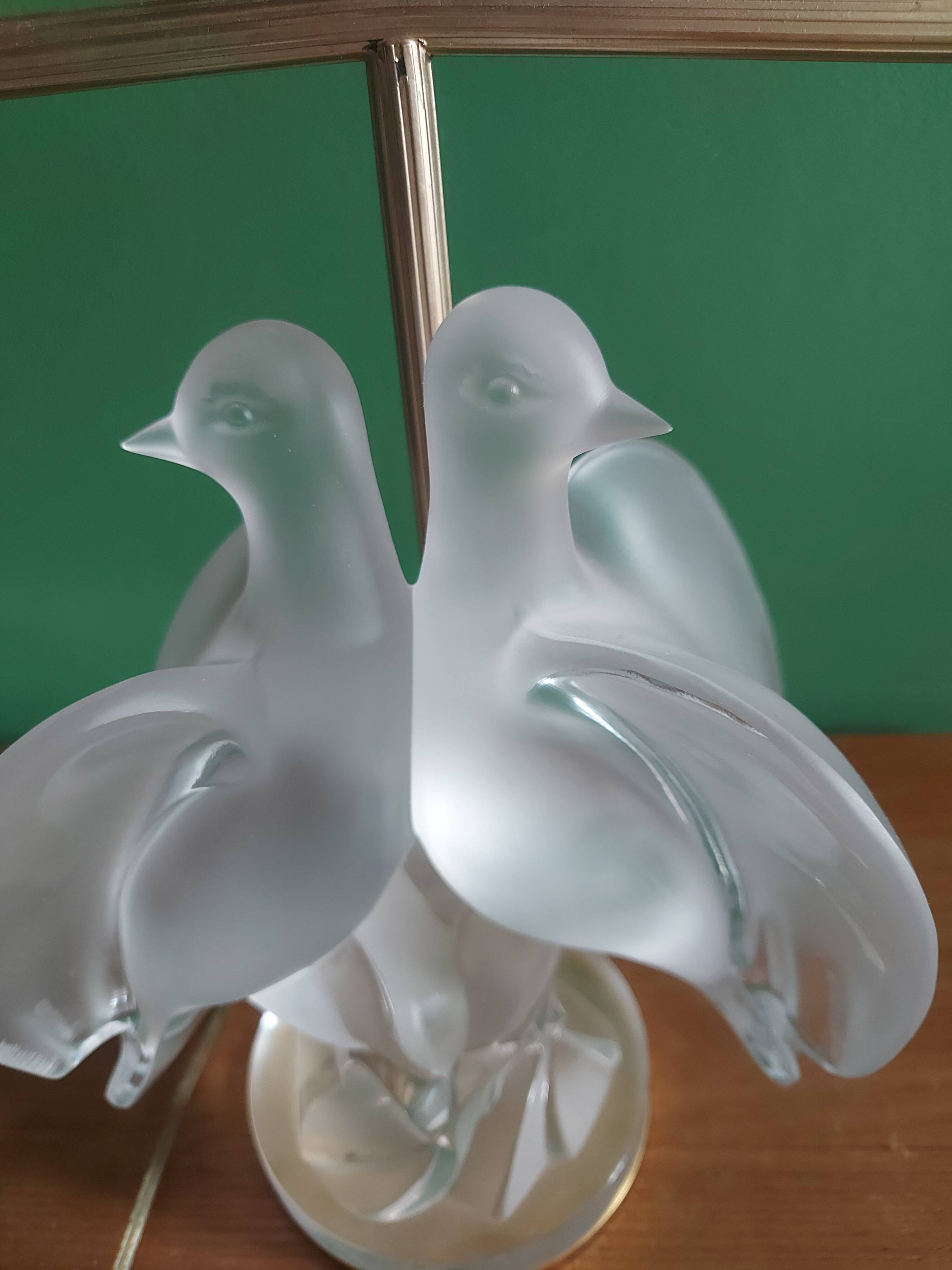 Crystal lamp Lalique with two doves model Ariane