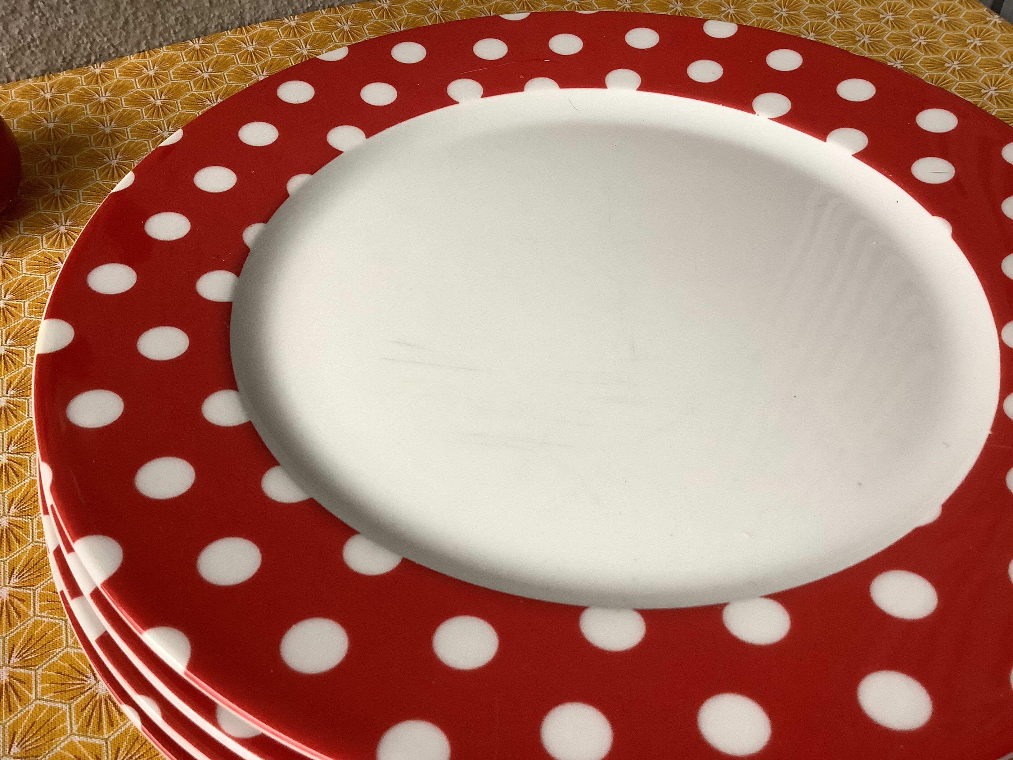 Polka dot plates Guy Degrenne