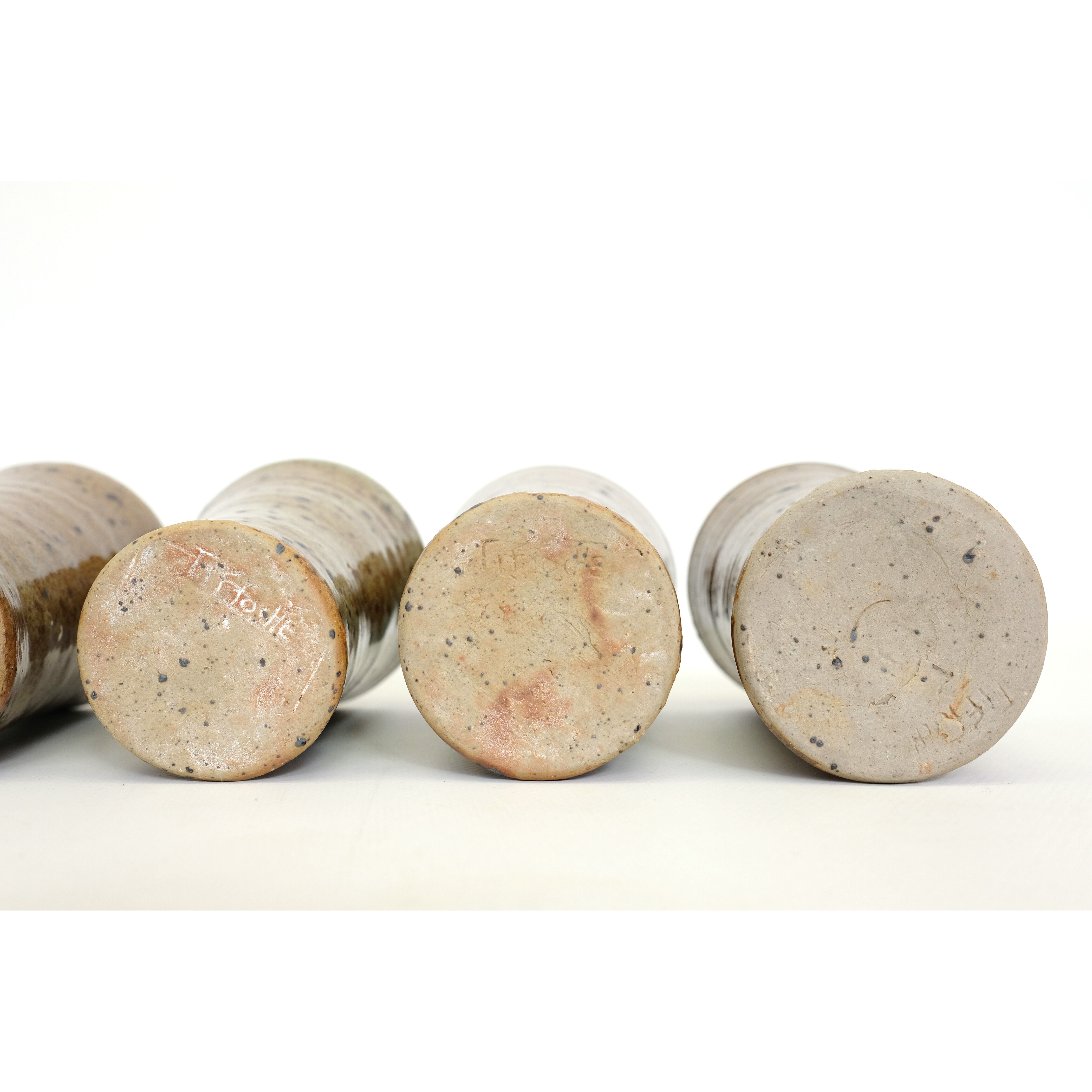 Sandstone teapot from La Borne and 5 cups signed Tiffoche, 1970s.