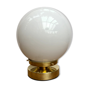 lampe à poser globe vintage en opaline blanche