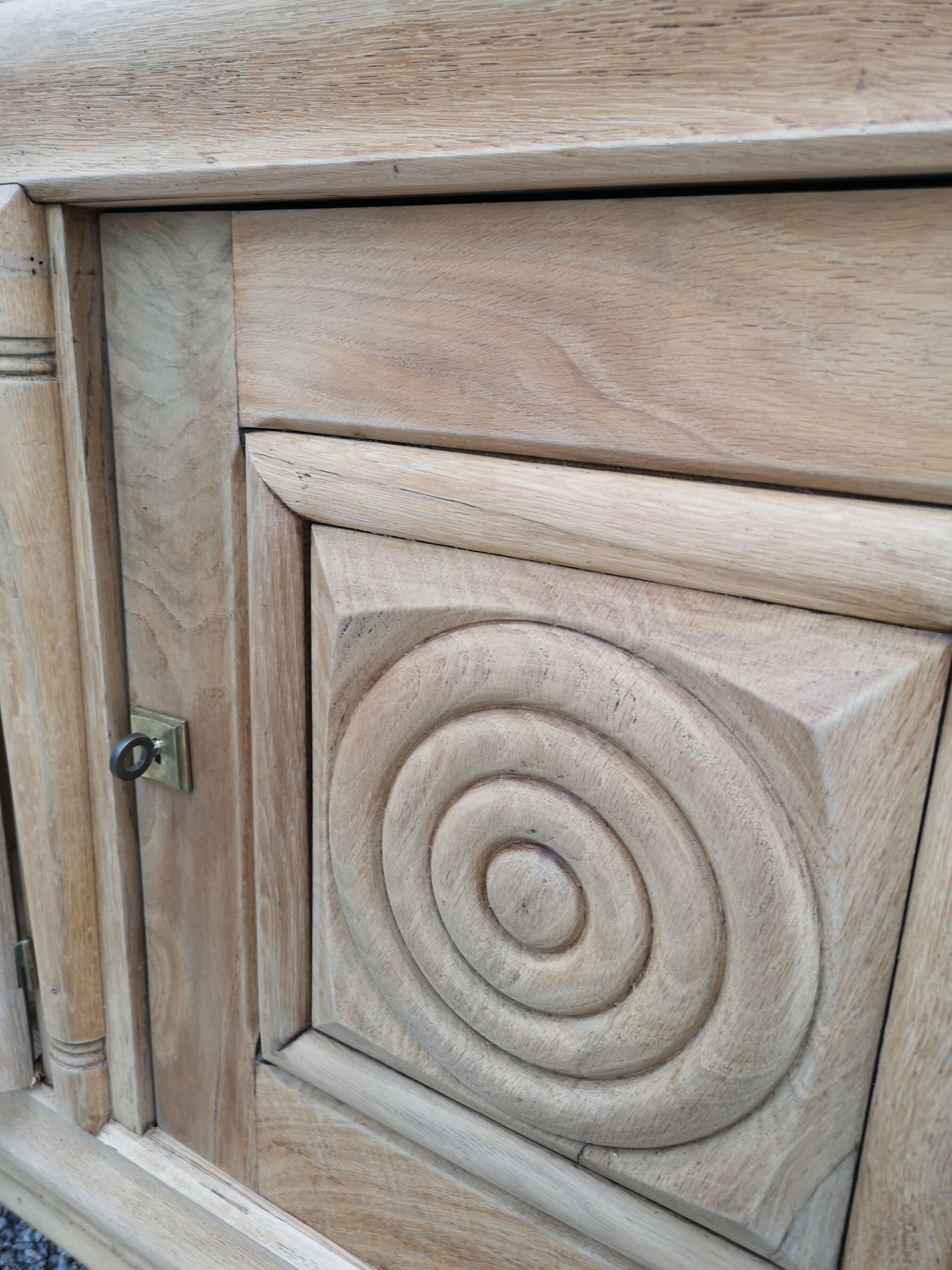 Sideboars-d 2 whitewashed oak doors and 1 beige ceramic door