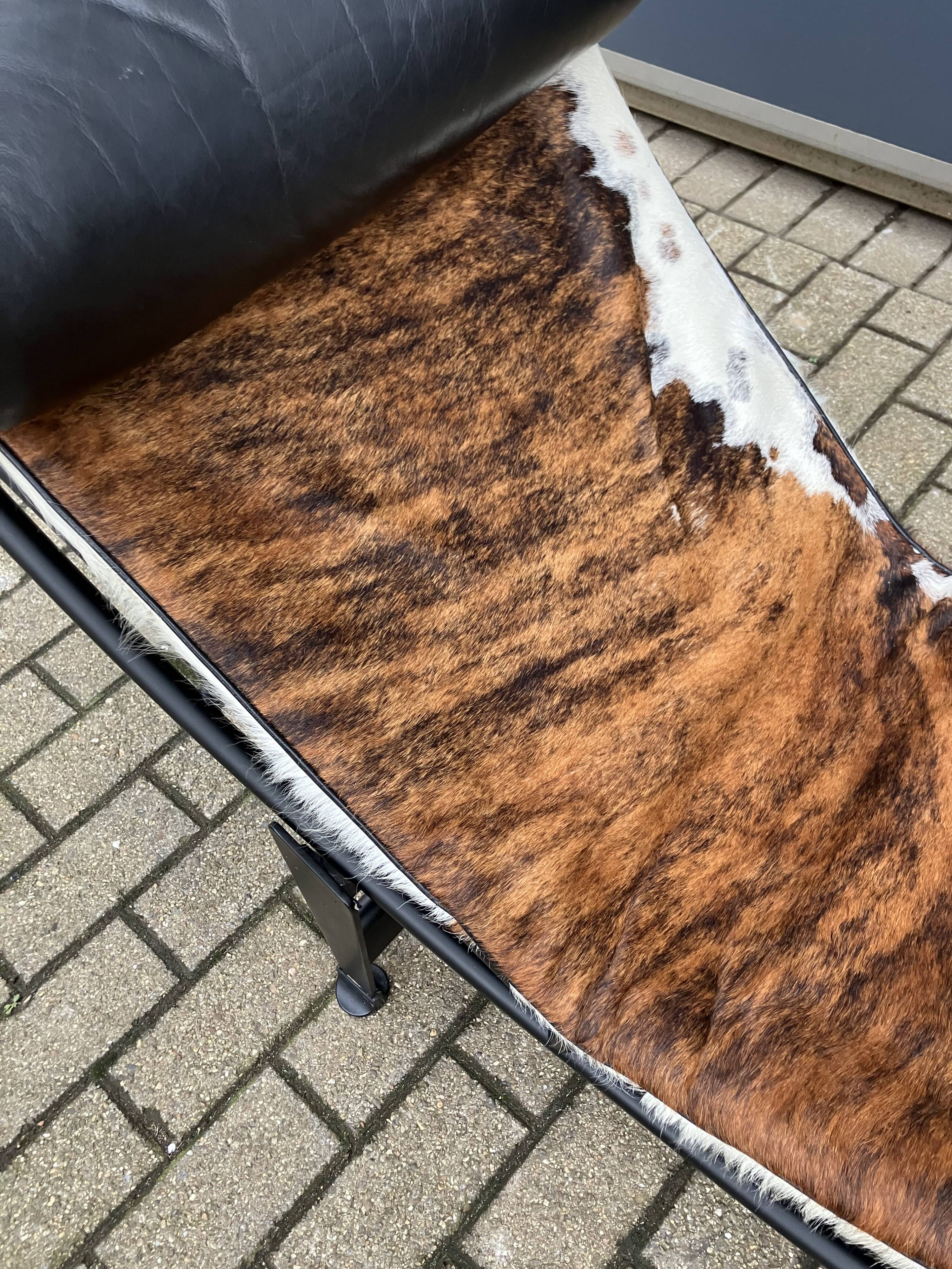 Originele Low numbered Cassina Le Corbusier Lc4 Pony skin