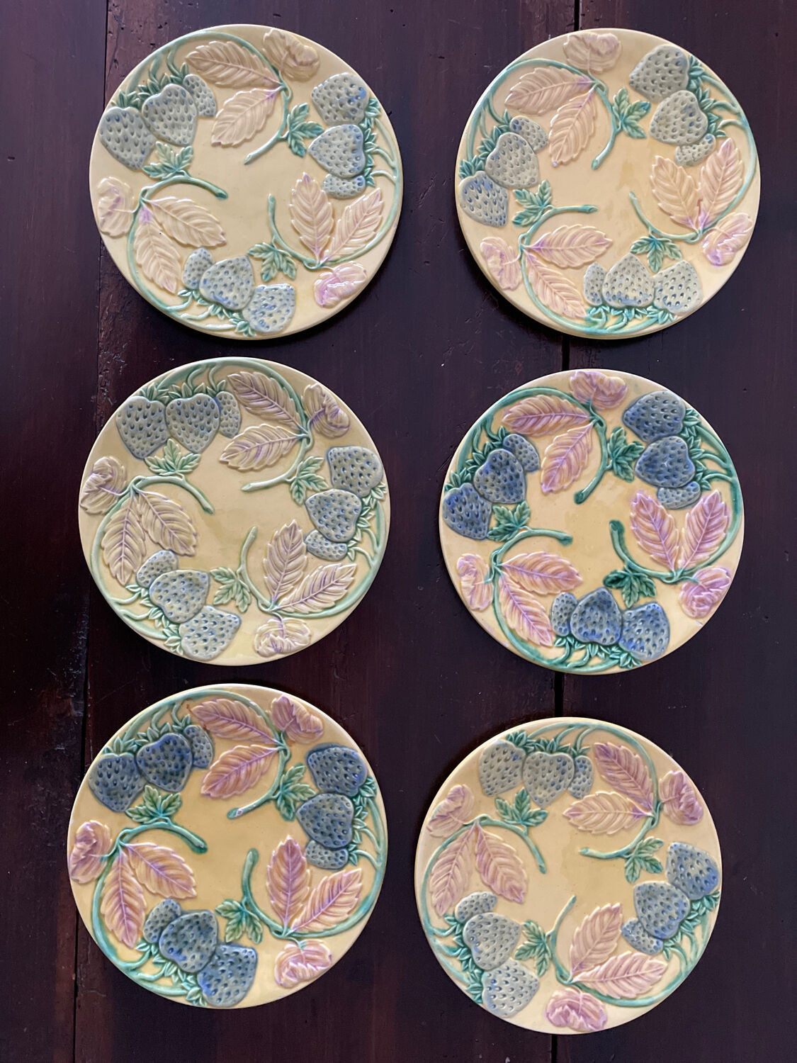 Set de 6 assiettes en barbotine vers 1930