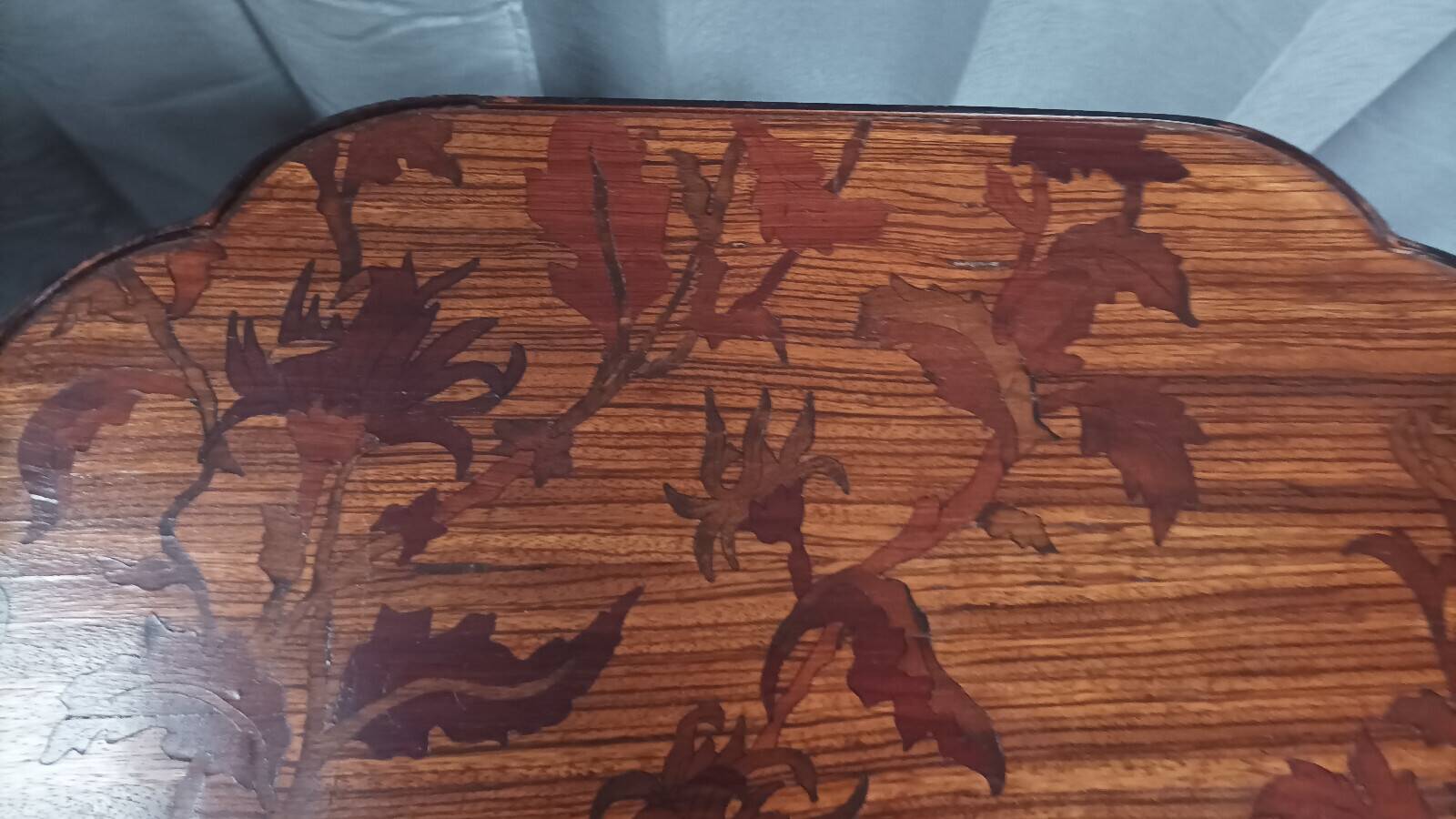 Guéridon Art Nouveau en marqueterie