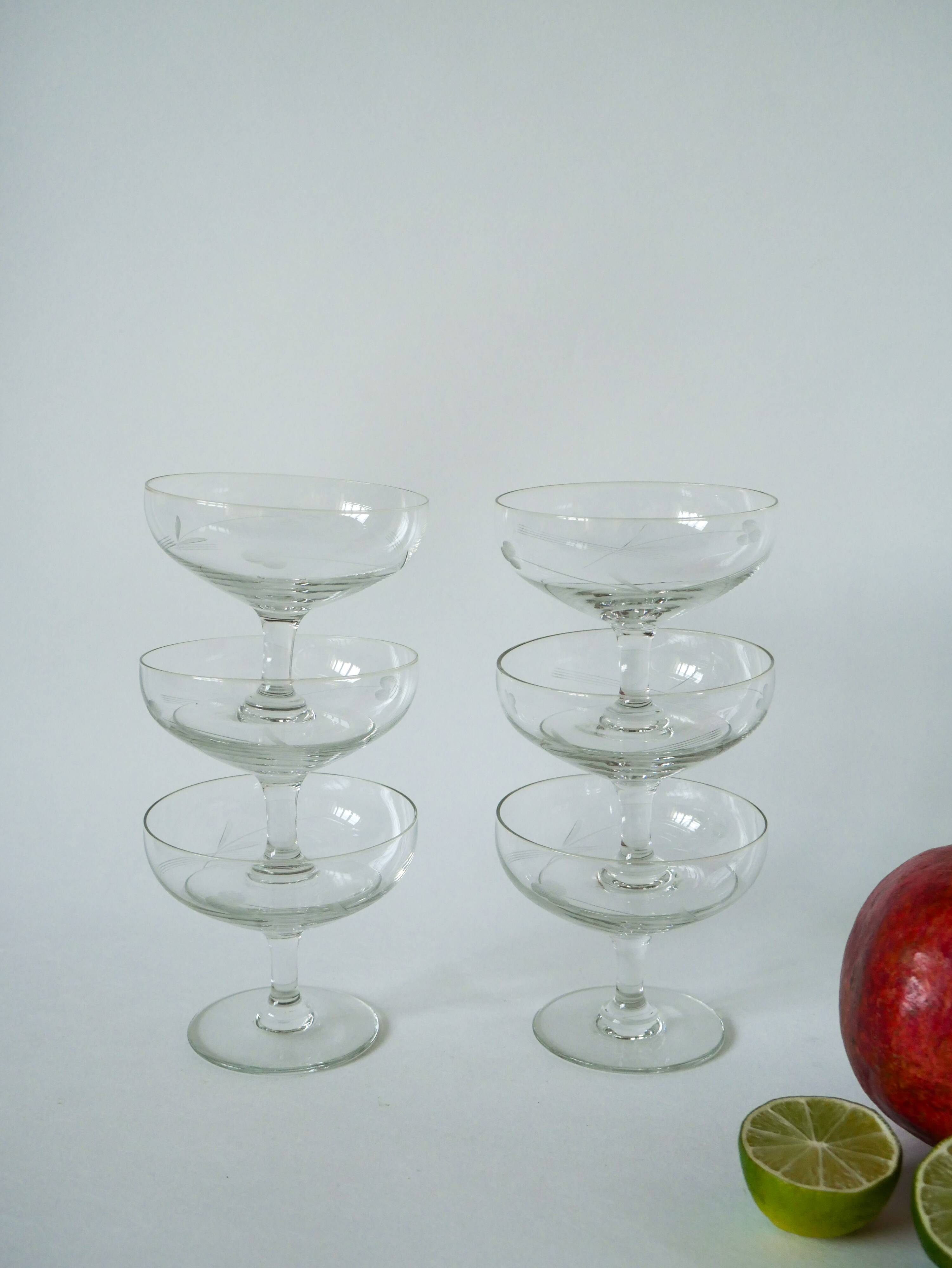 set of 6 engraved crystal champagne glasses 1950 8 X 9.5 cm